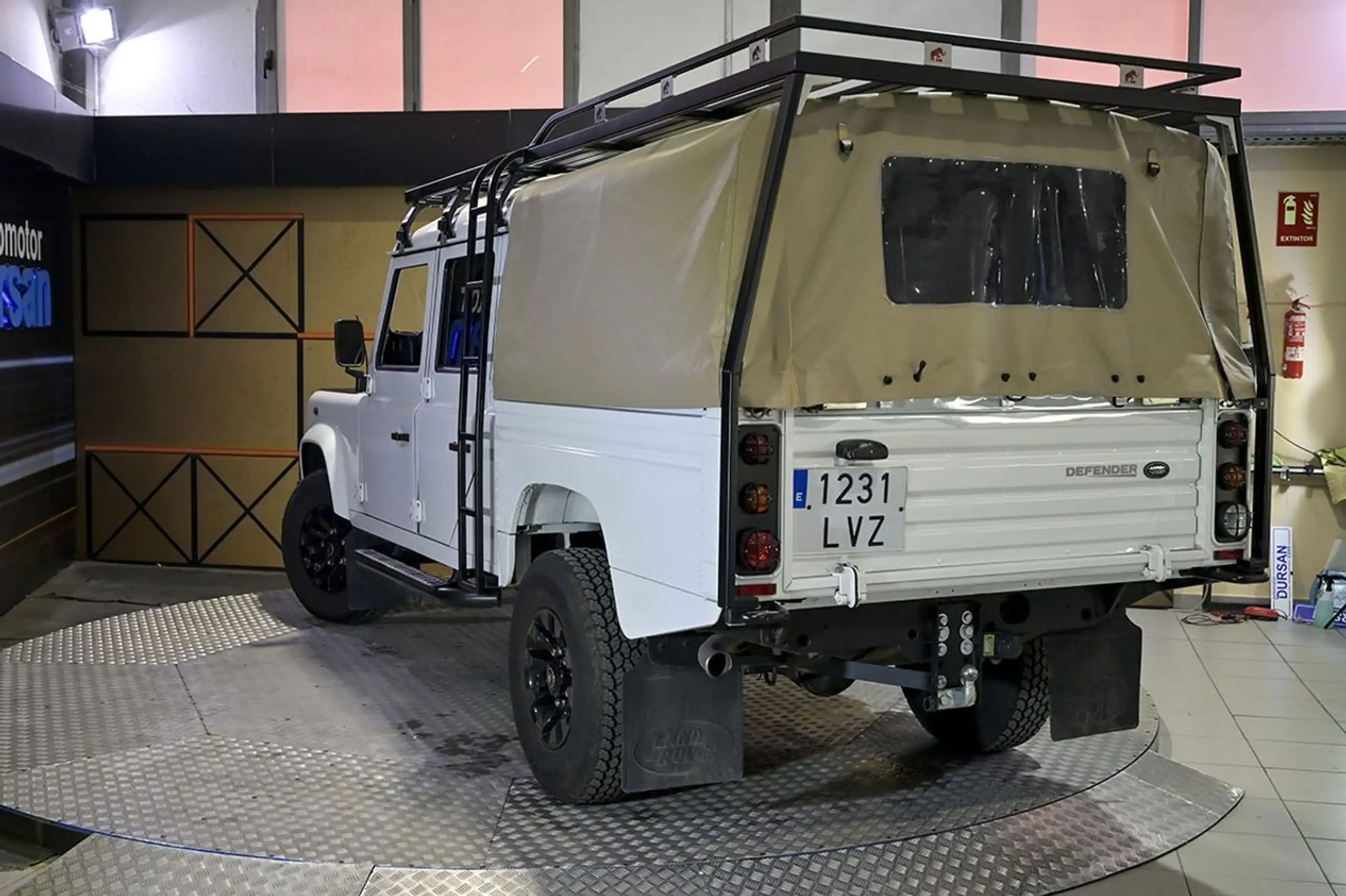 Land Rover - Defender