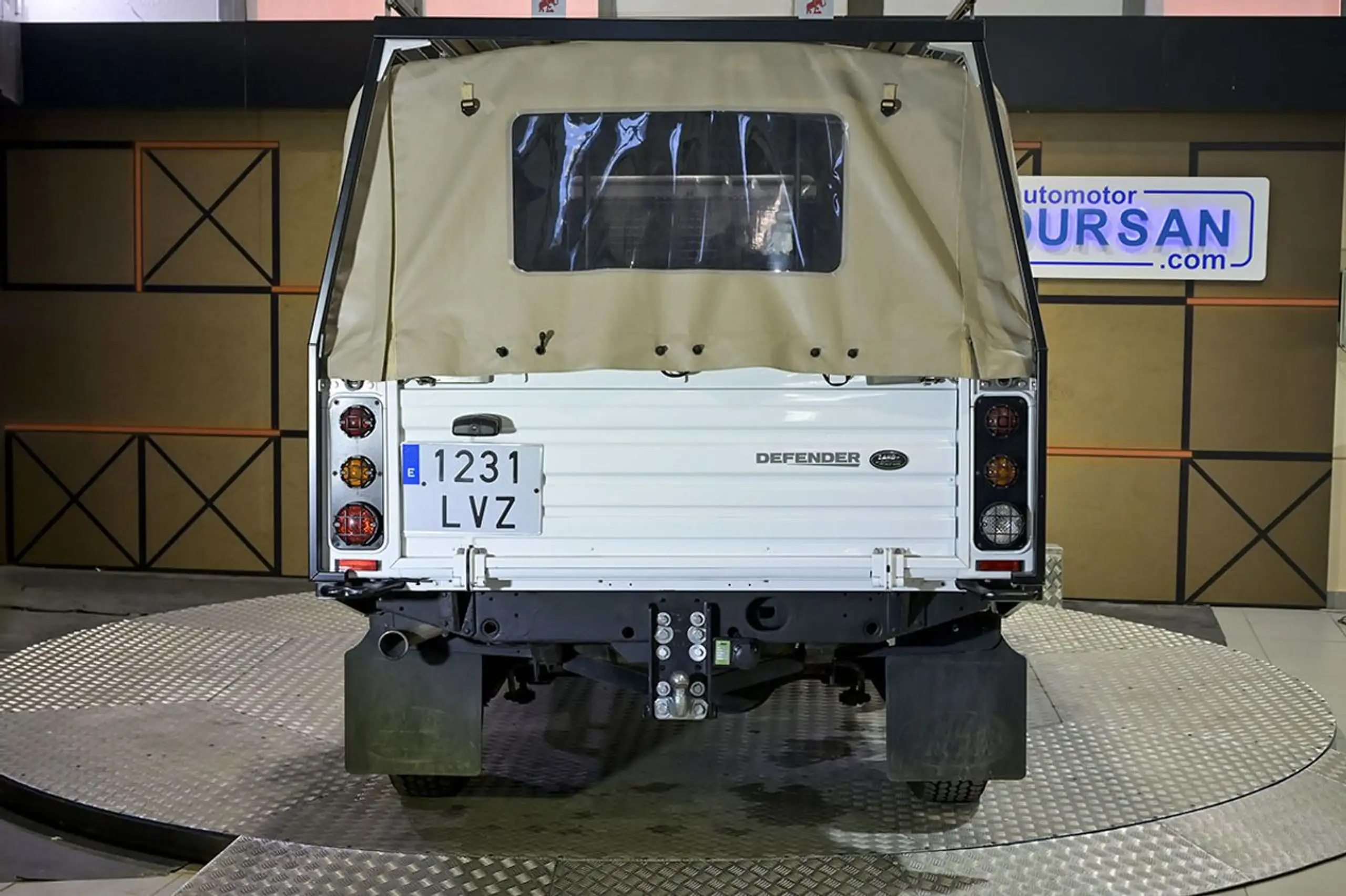 Land Rover - Defender