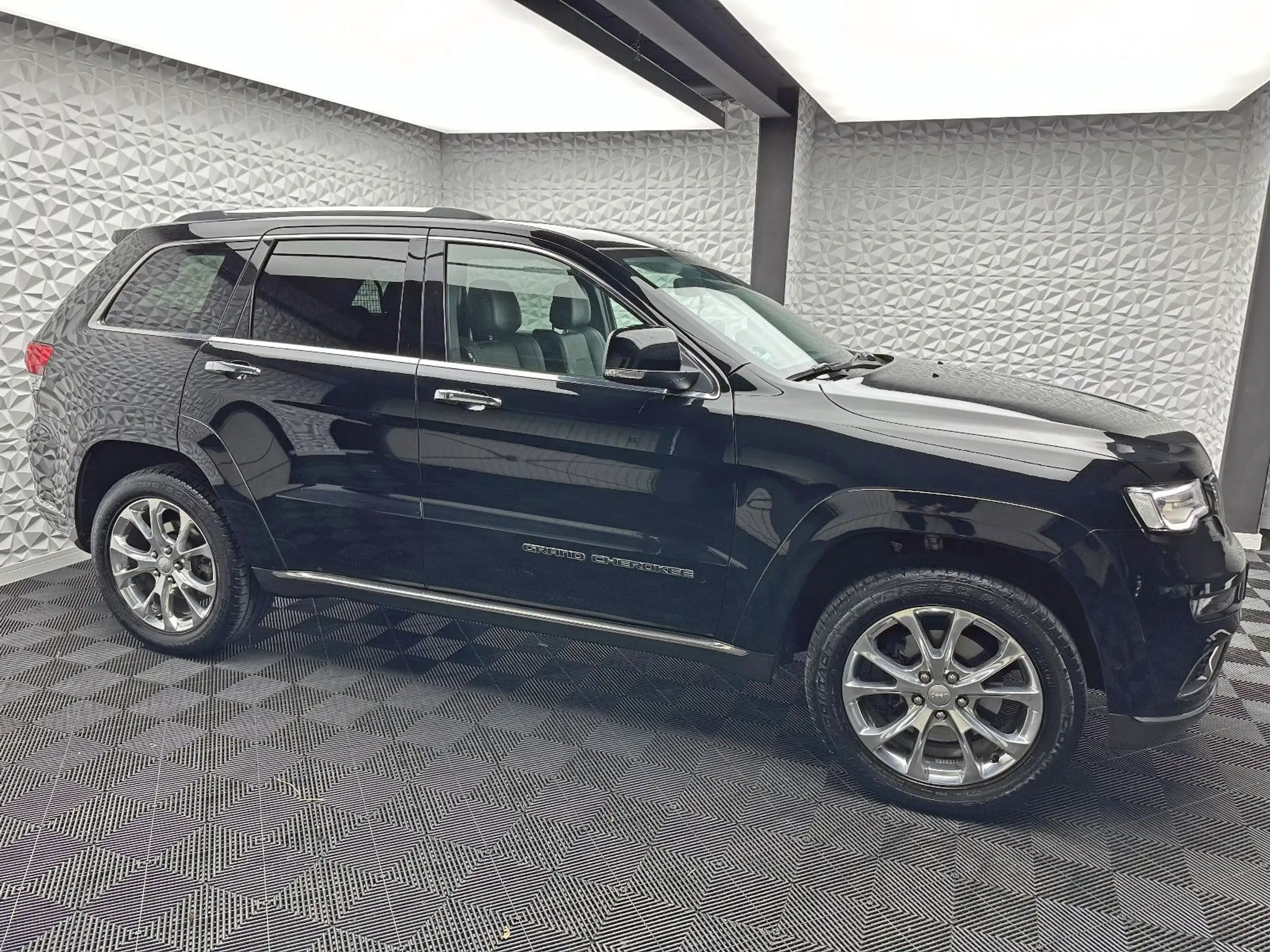 Jeep - Grand Cherokee