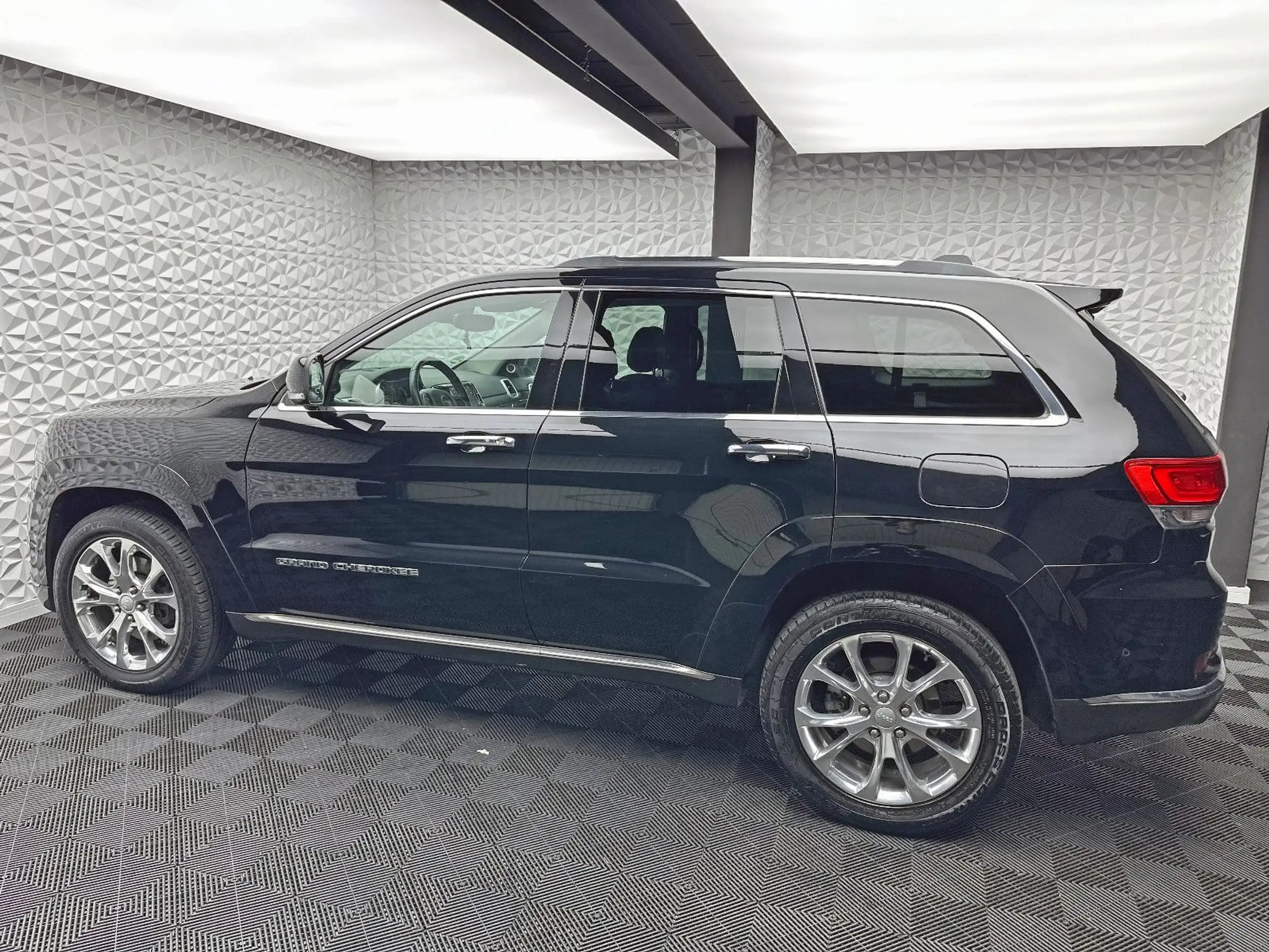 Jeep - Grand Cherokee