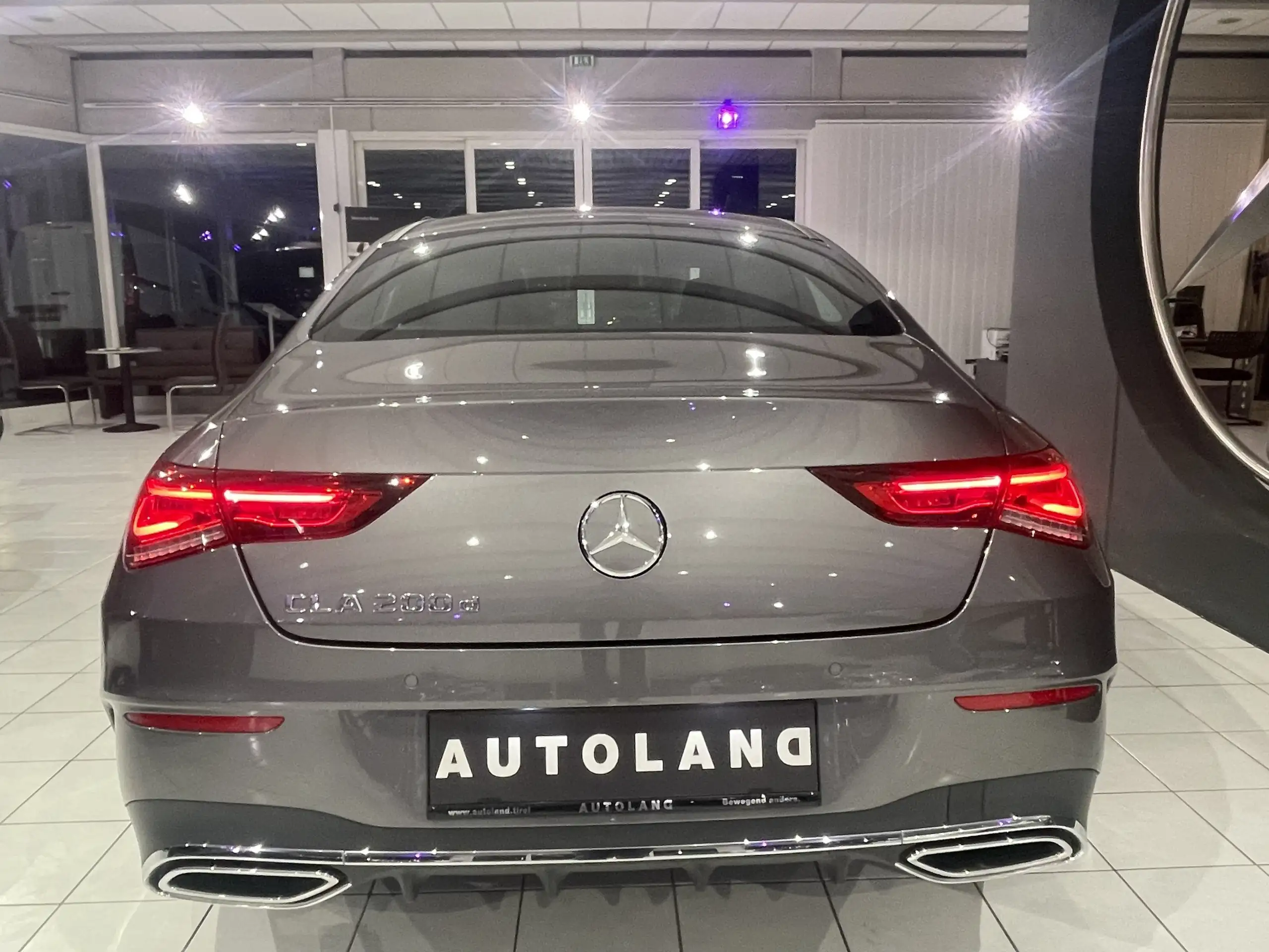 Mercedes-Benz - CLA 200