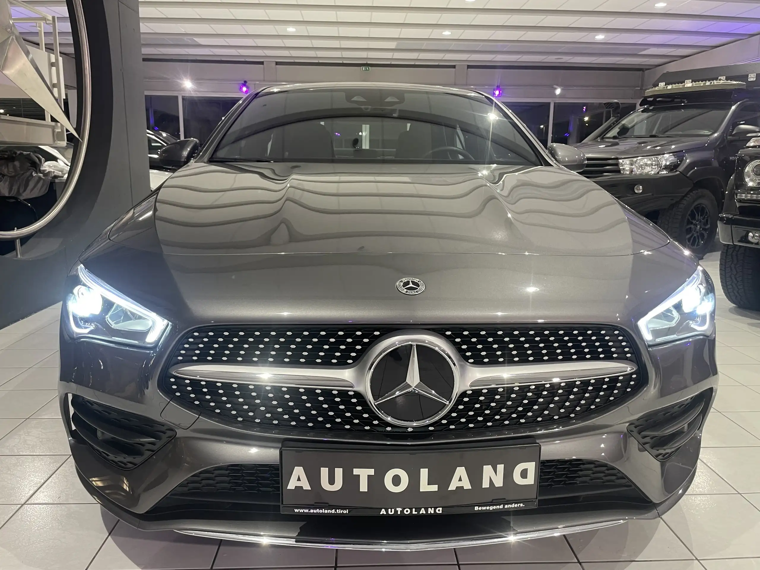 Mercedes-Benz - CLA 200