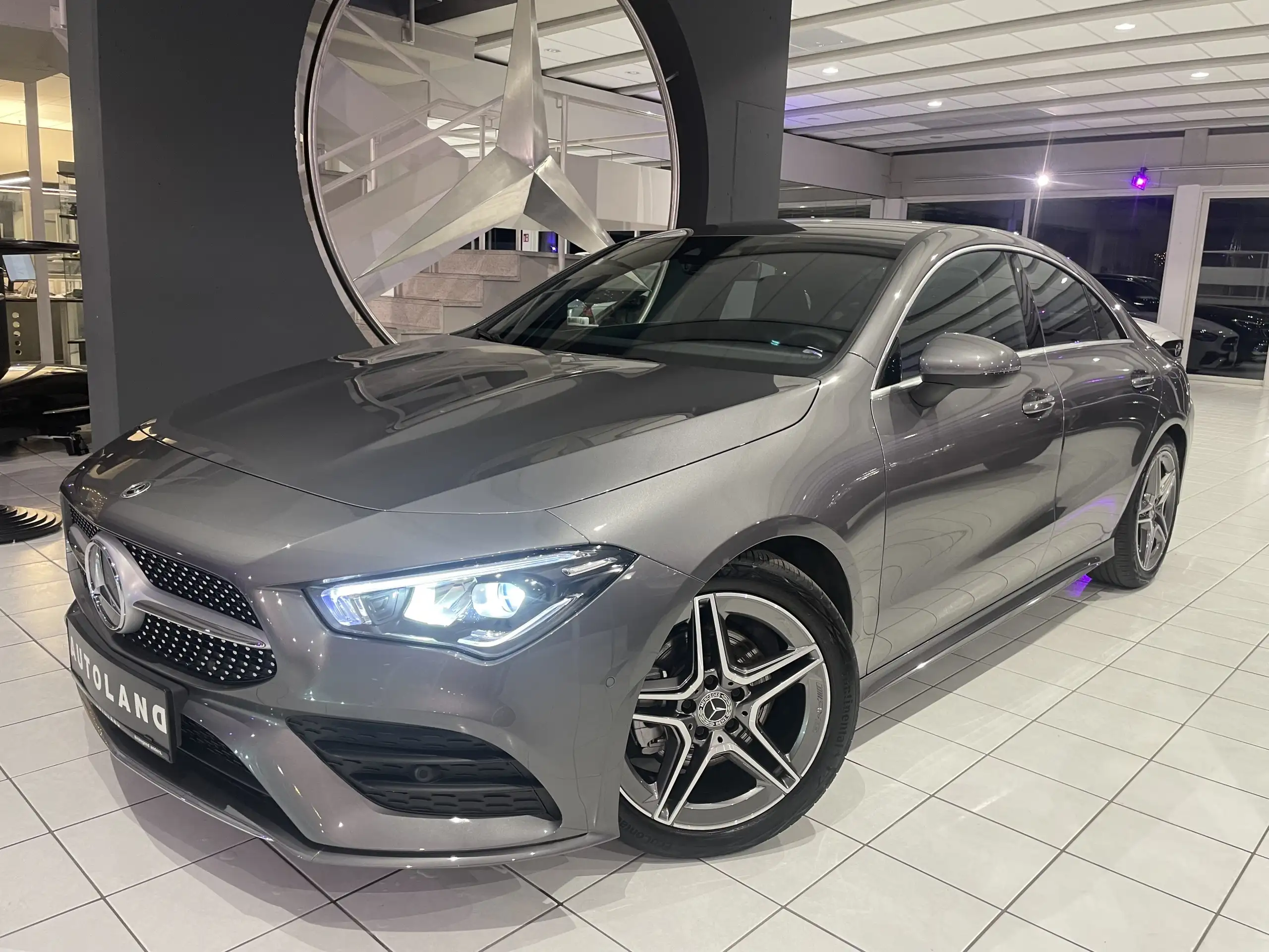 Mercedes-Benz - CLA 200