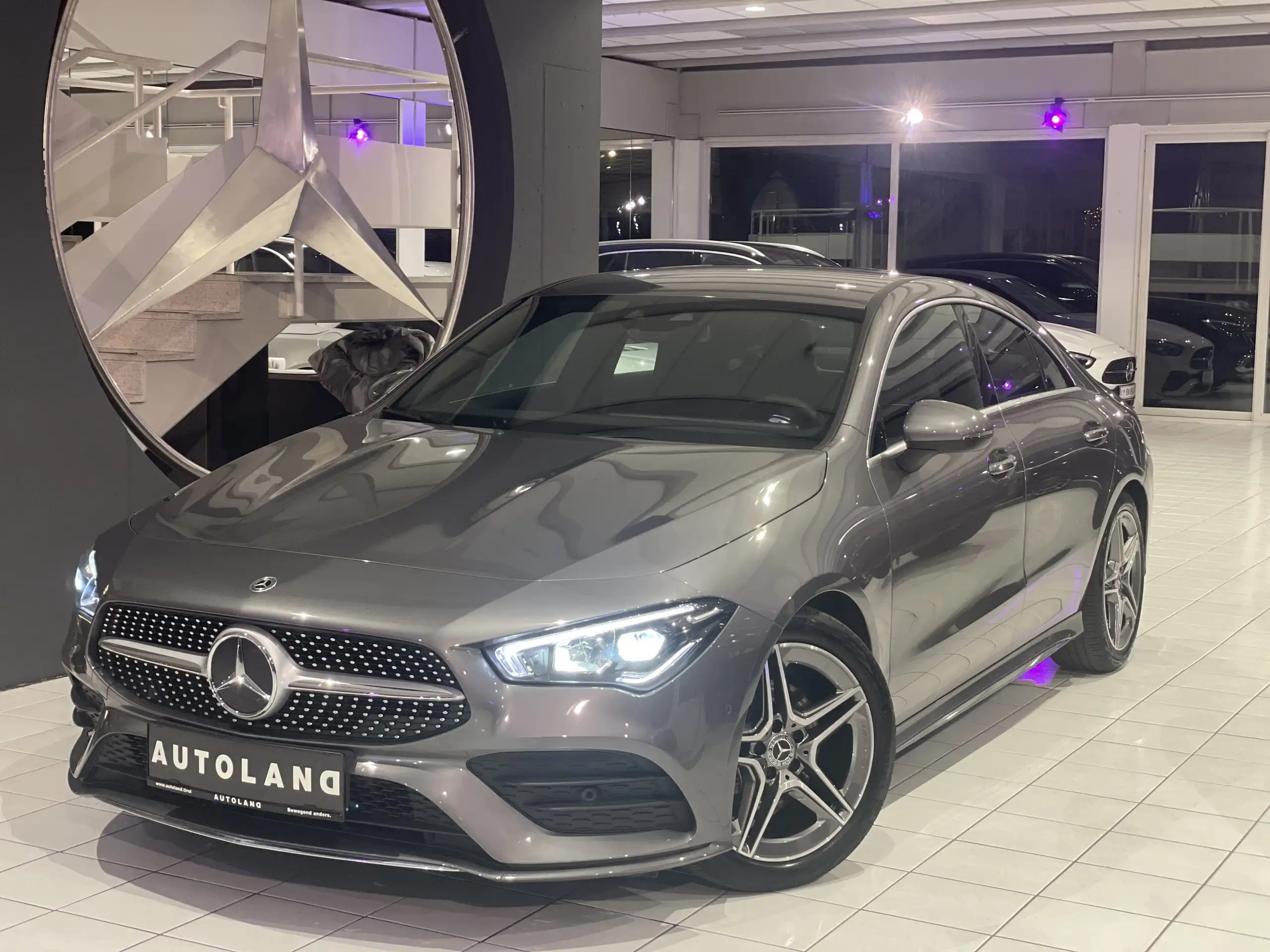 Mercedes-Benz - CLA 200