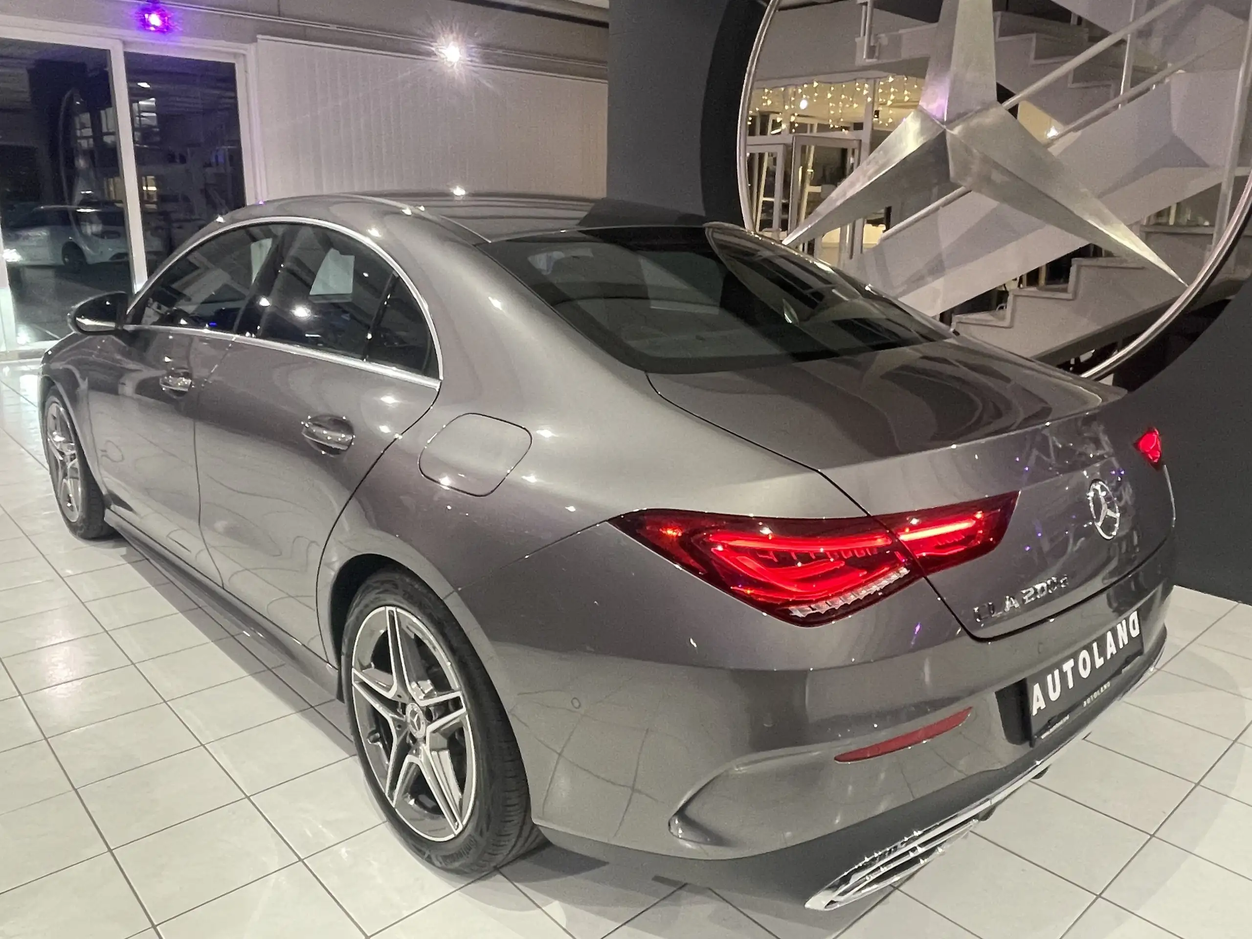 Mercedes-Benz - CLA 200