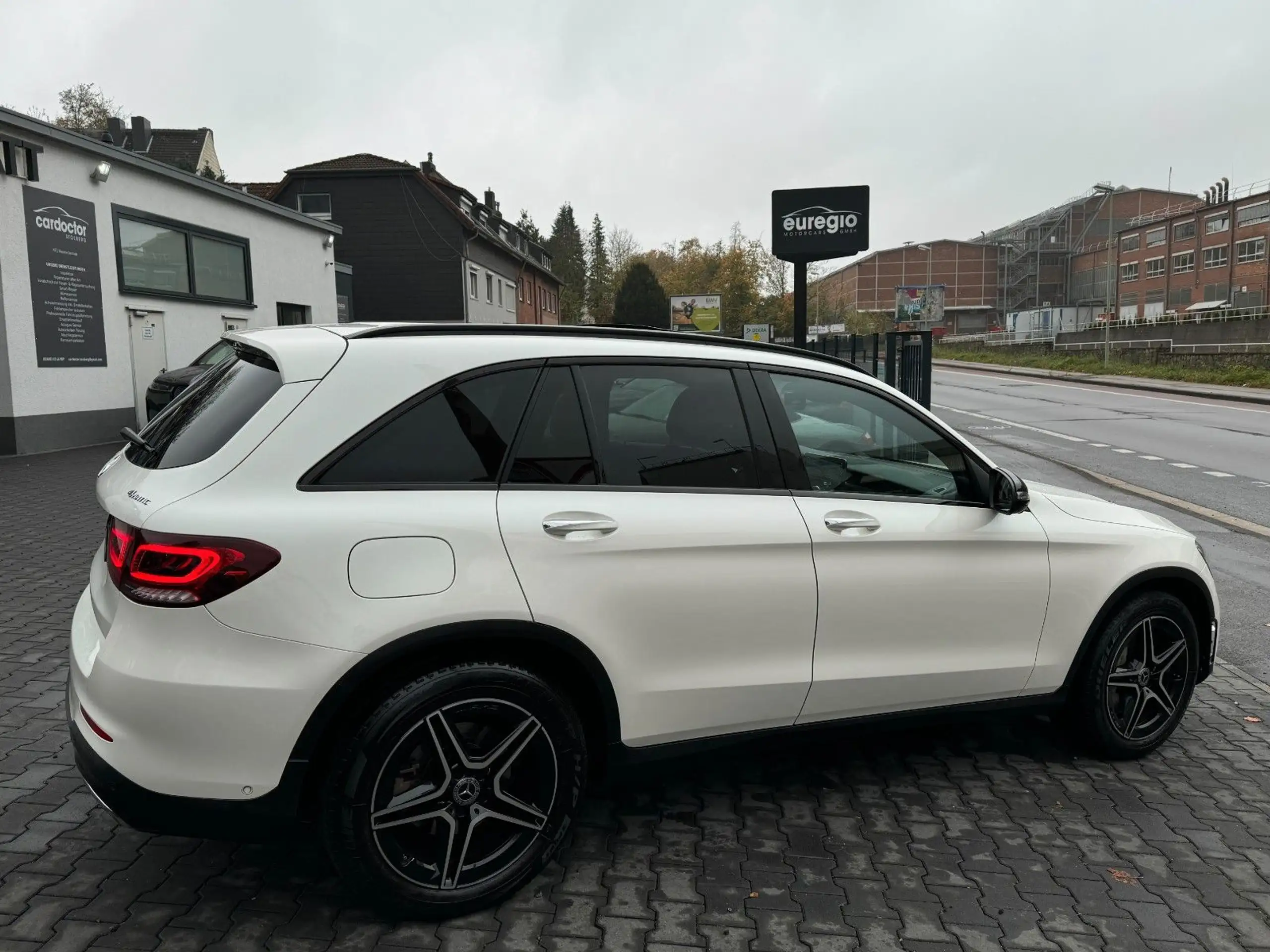 Mercedes-Benz - GLC 200