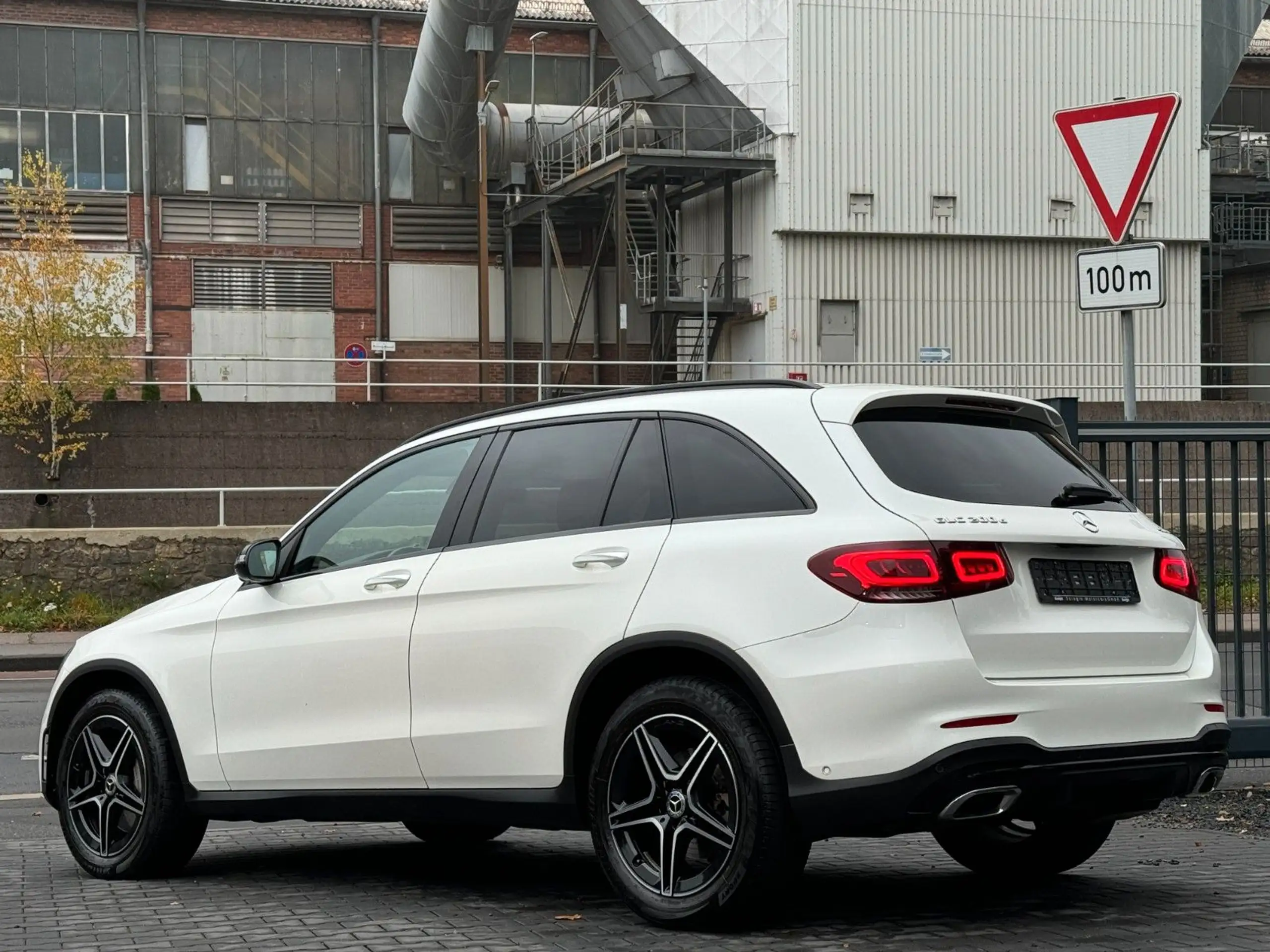 Mercedes-Benz - GLC 200