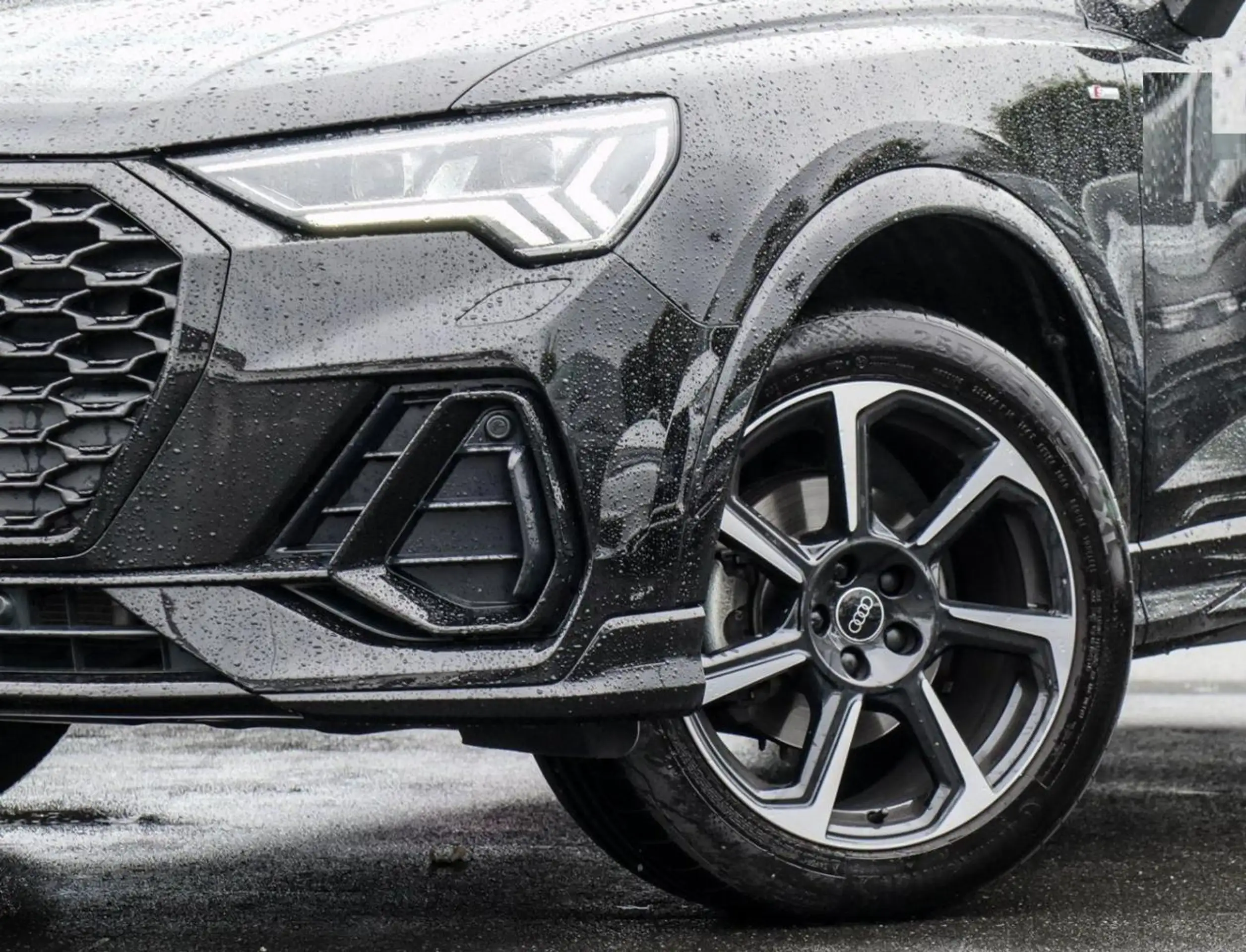 Audi - Q3