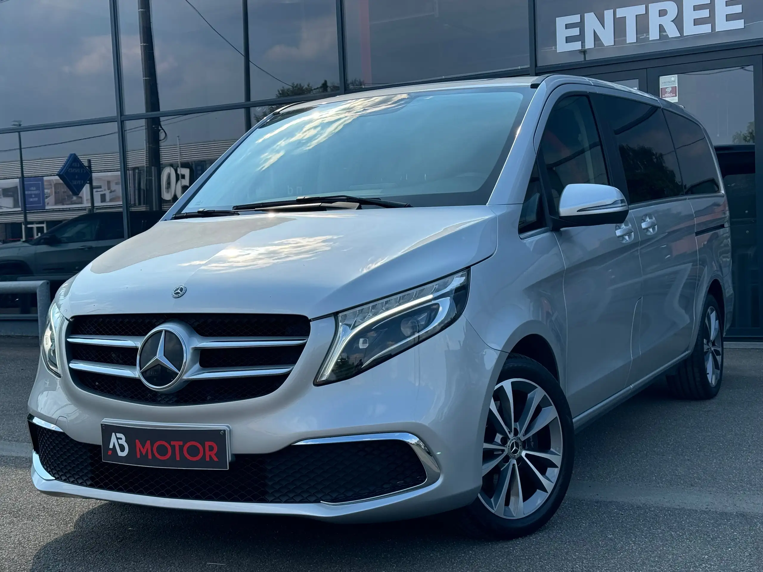 Mercedes-Benz - V 250