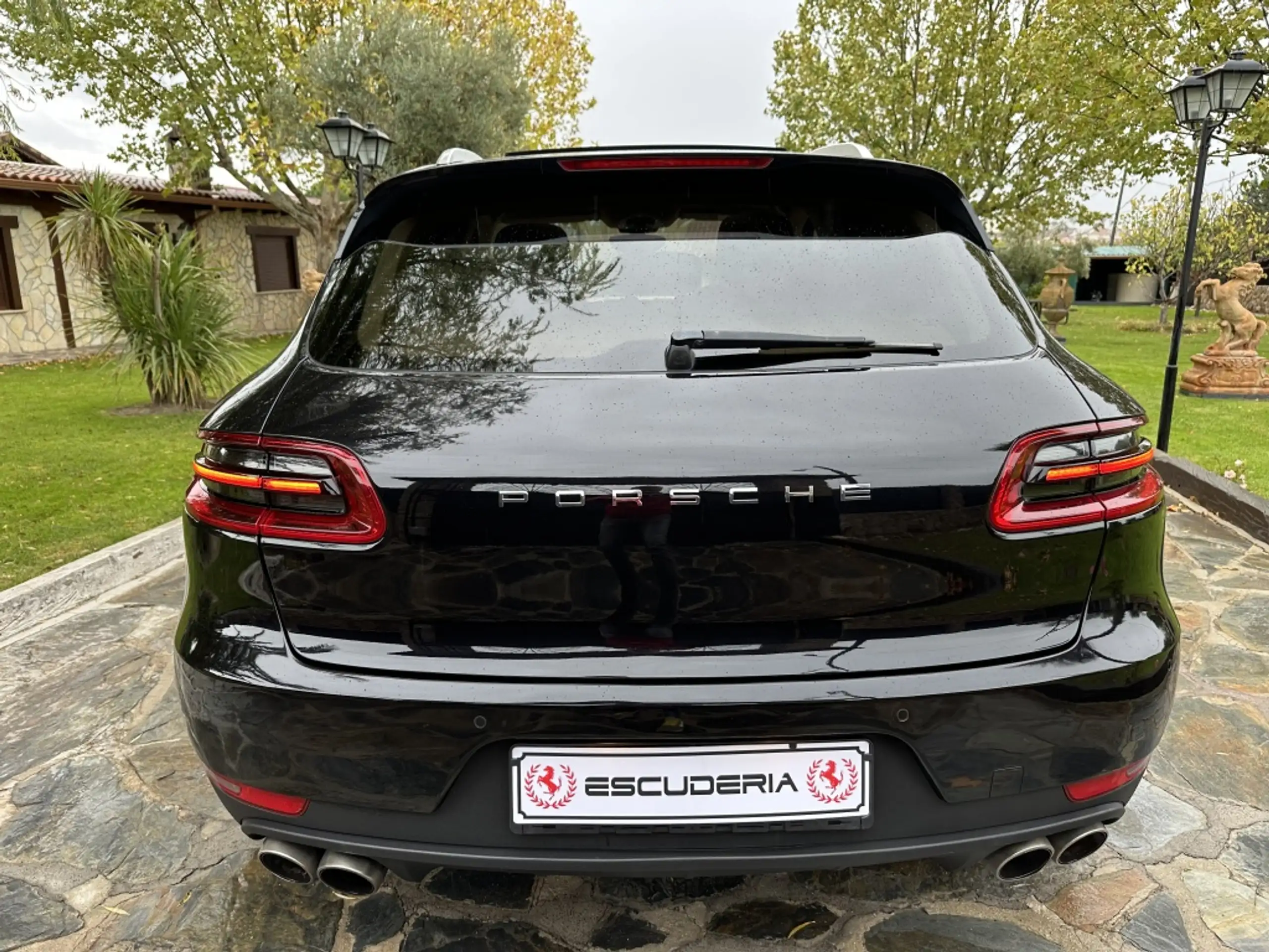 Porsche - Macan