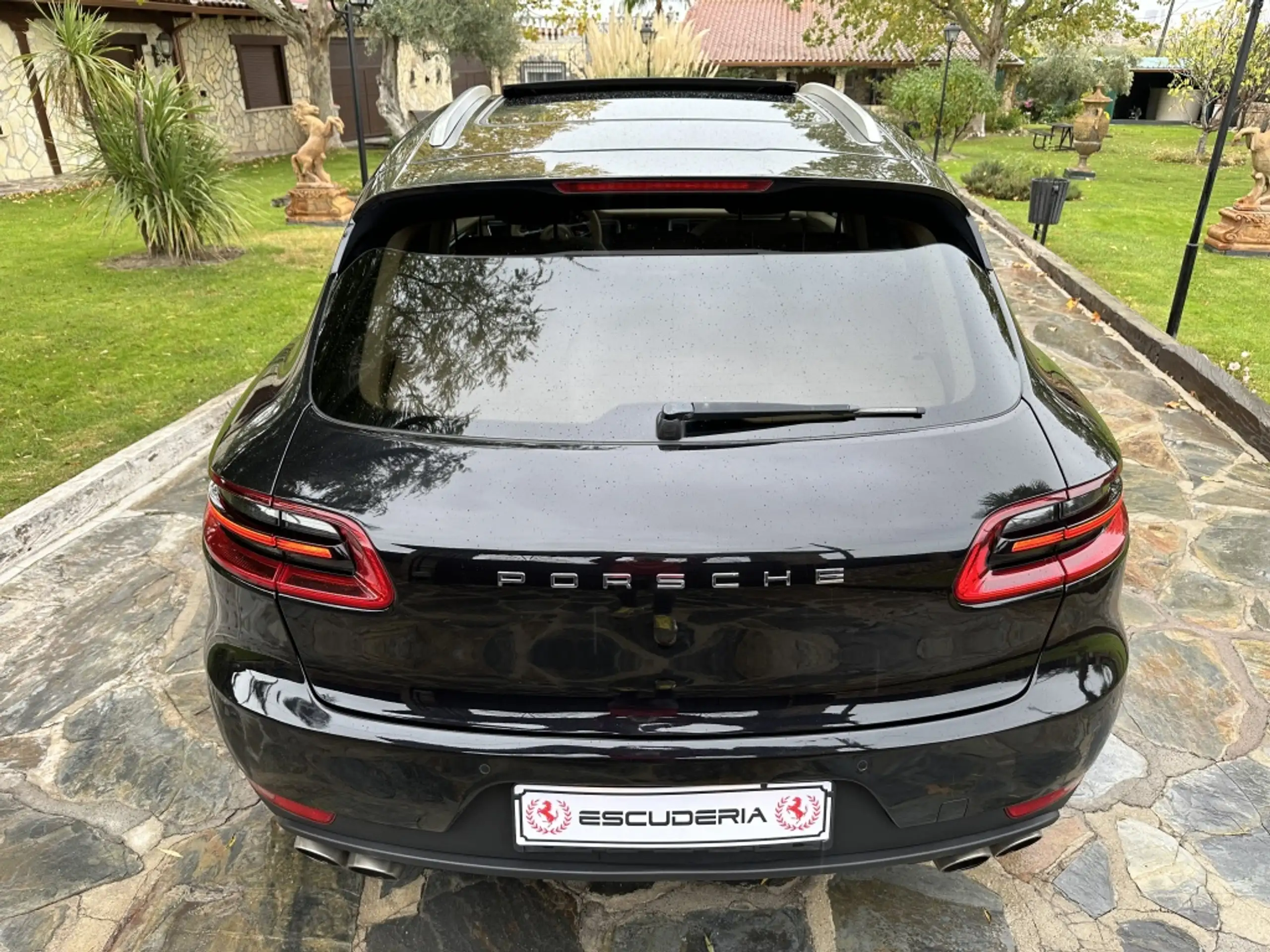 Porsche - Macan