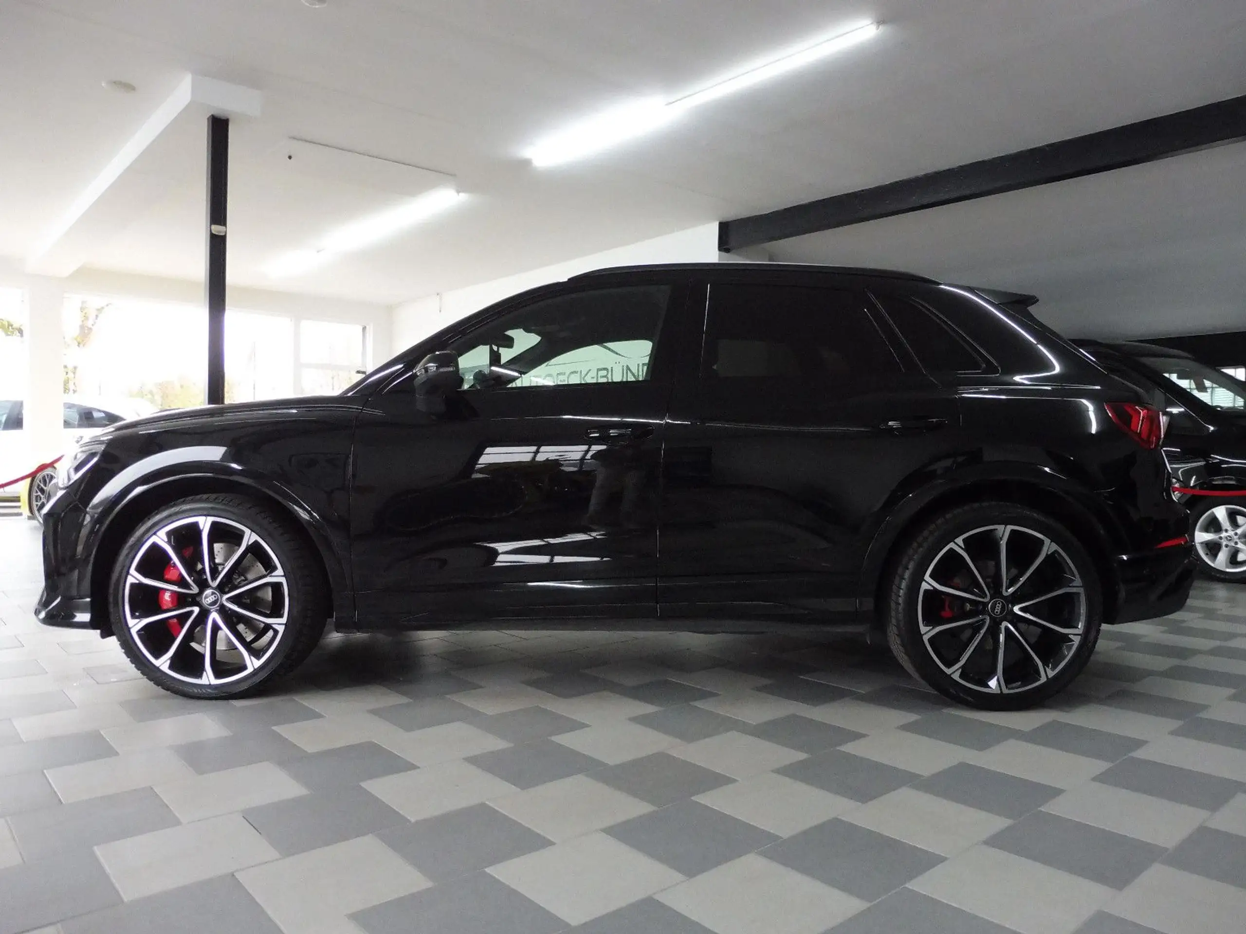 Audi - RS Q3