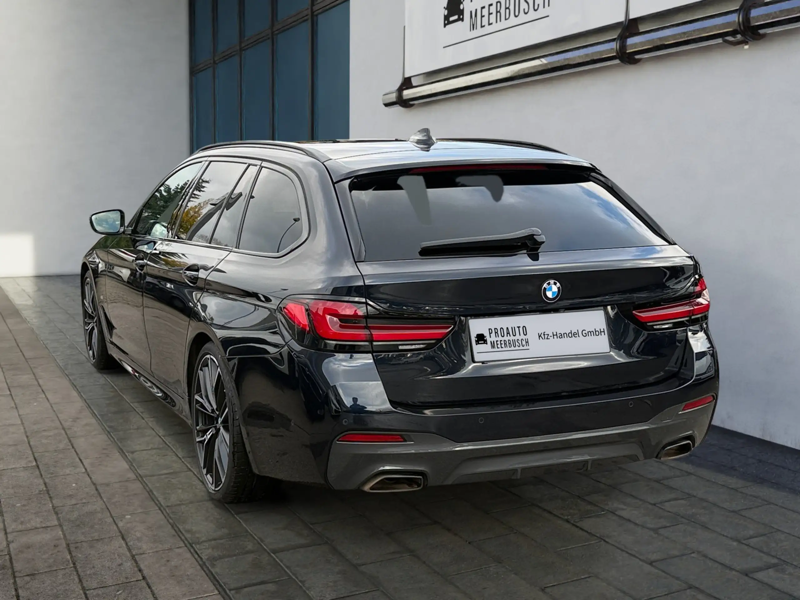 BMW - 530