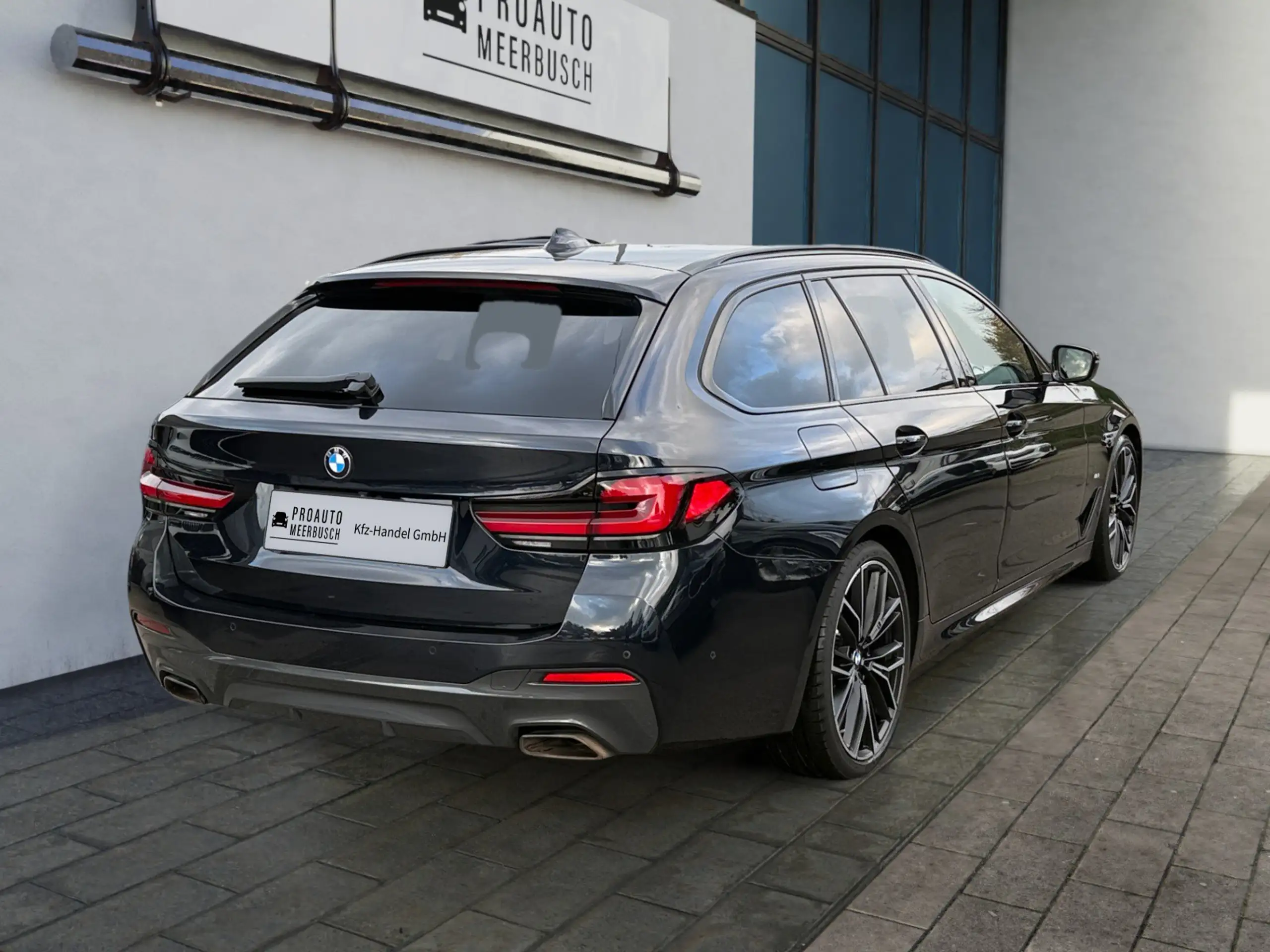 BMW - 530