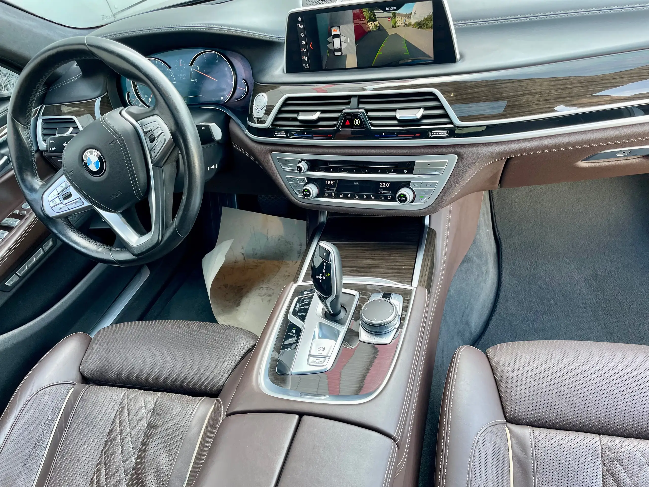 BMW - 740