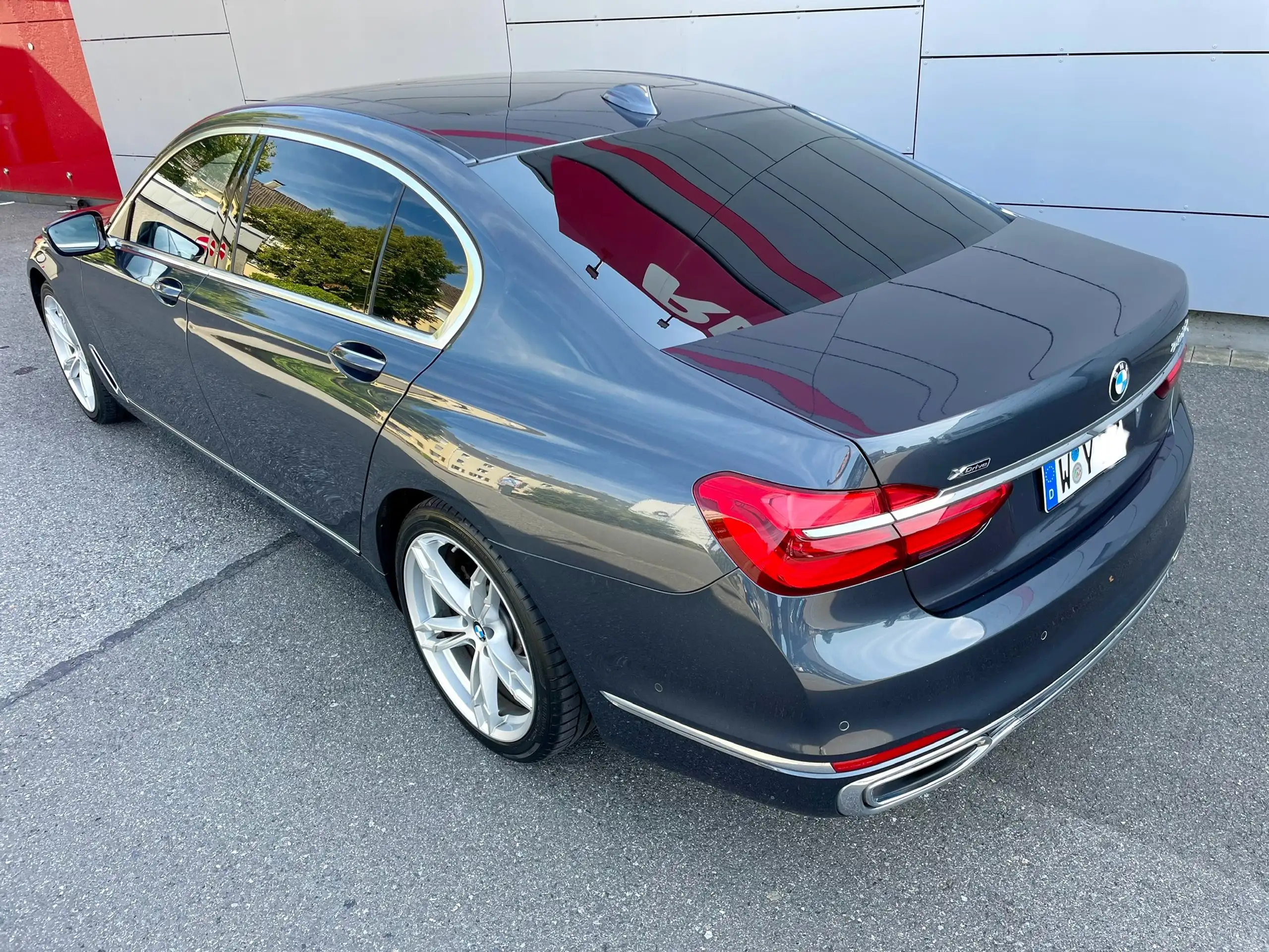 BMW - 740