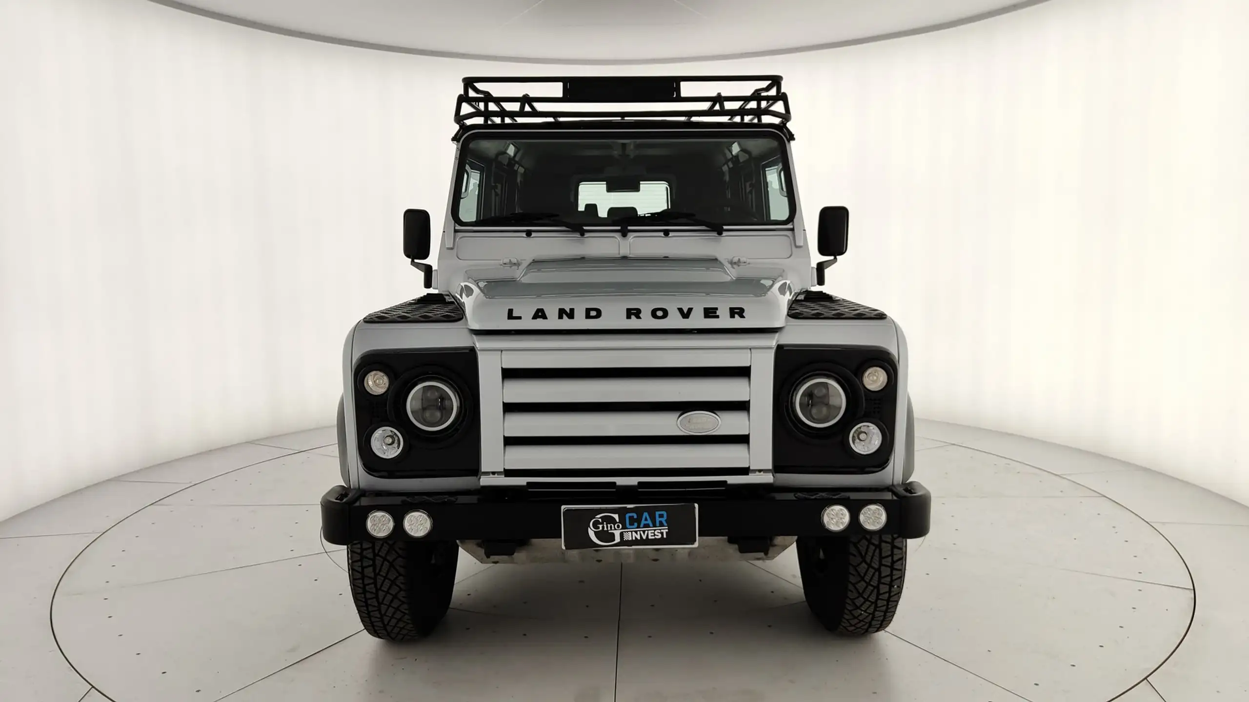 Land Rover - Defender