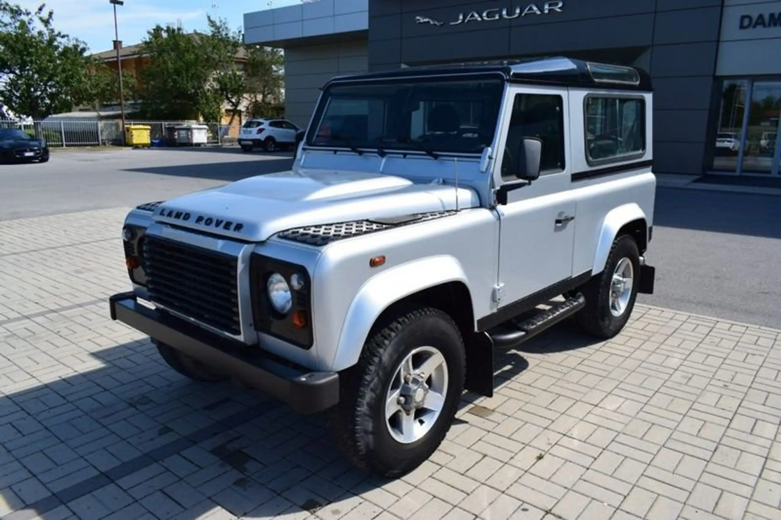 Land Rover Defender 2012