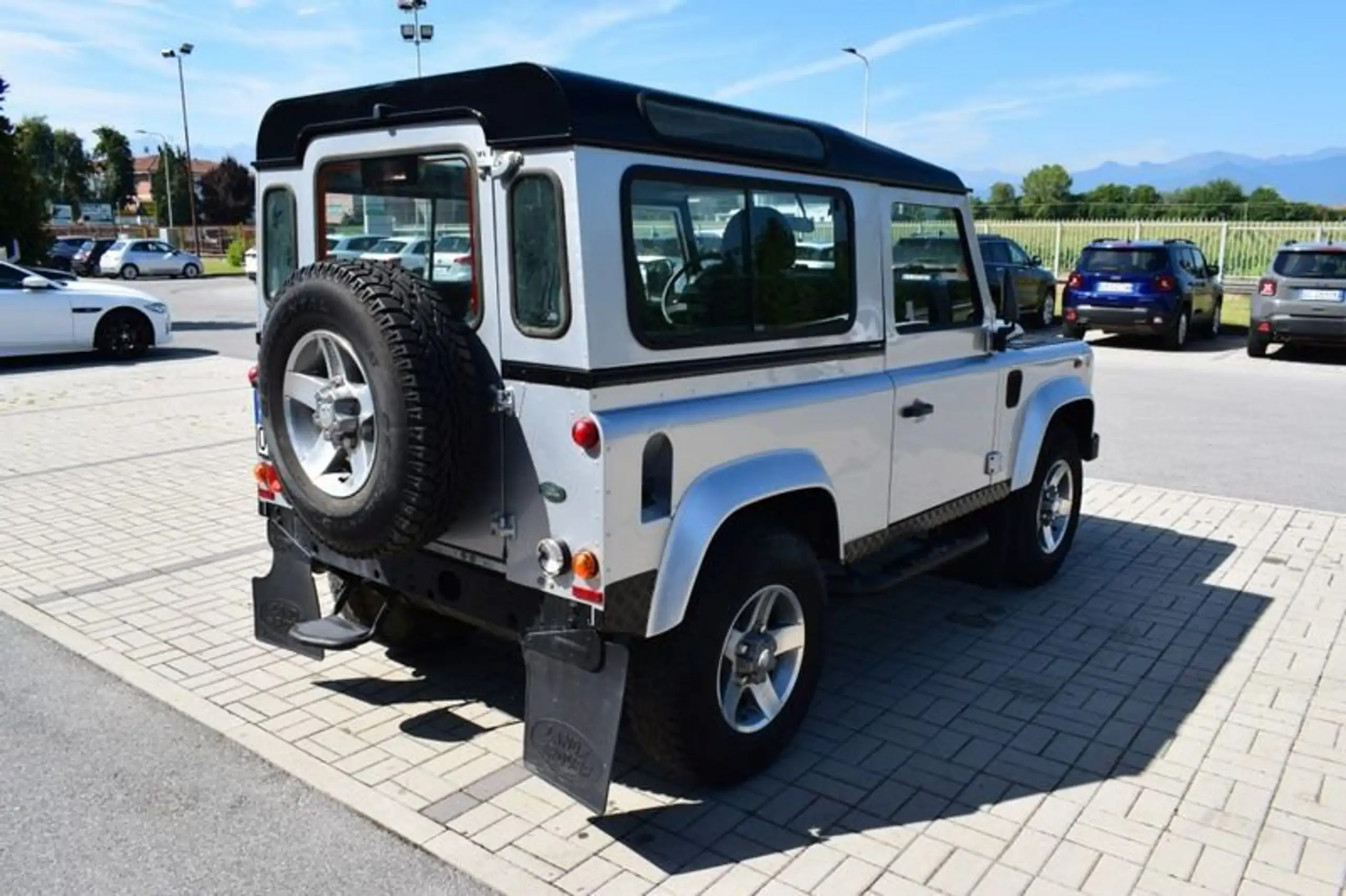 Land Rover - Defender