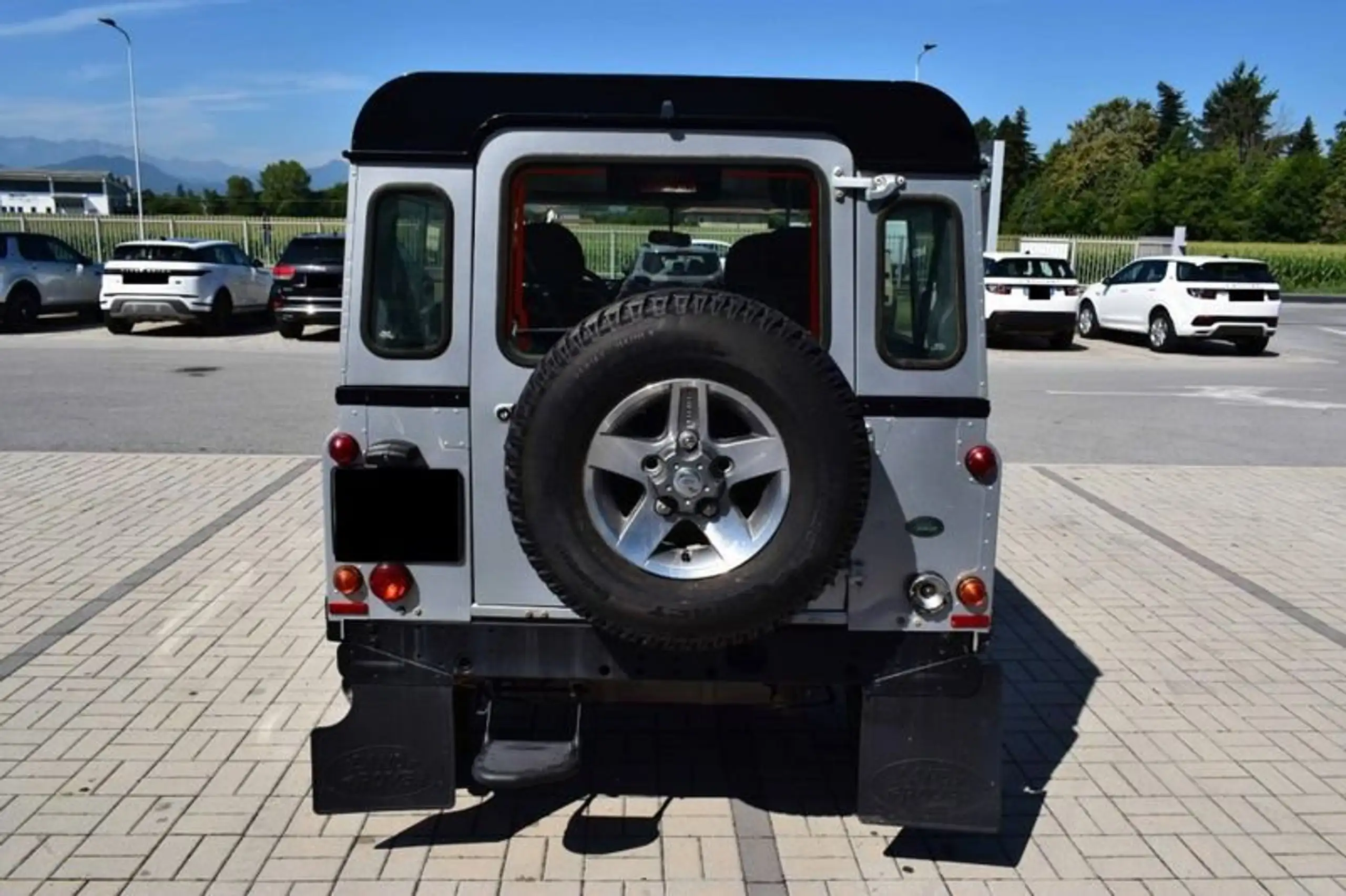 Land Rover - Defender