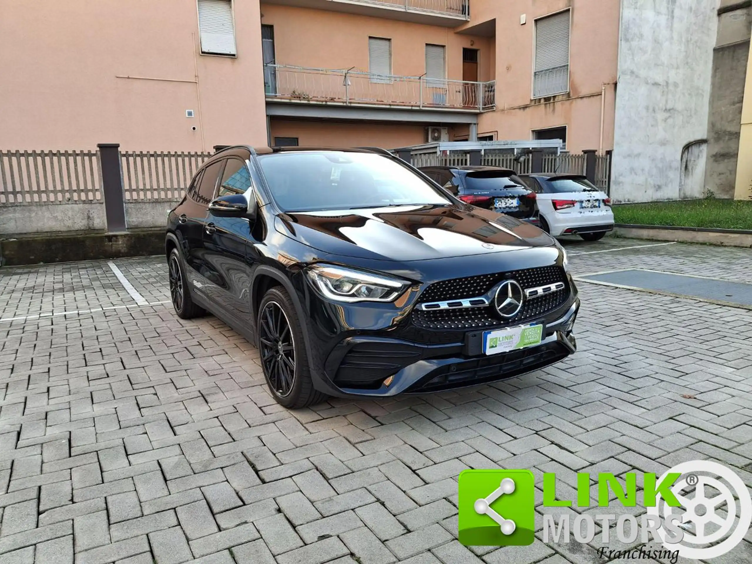 Mercedes-Benz - GLA 220