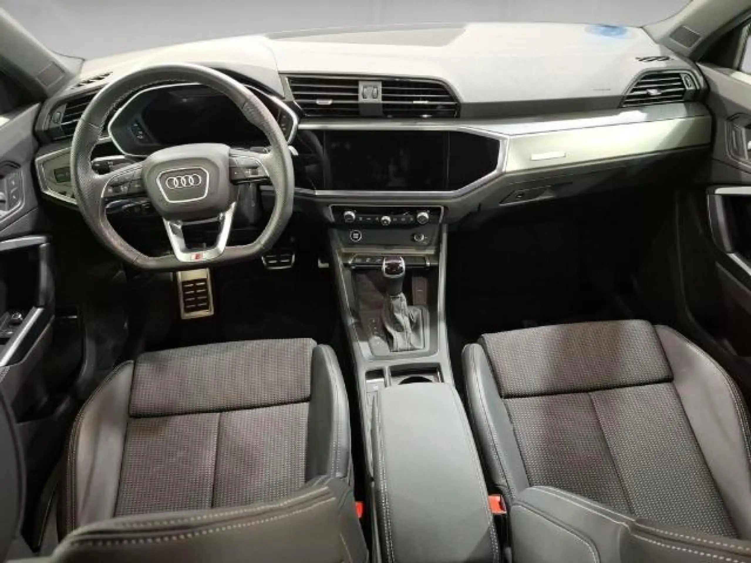 Audi - Q3