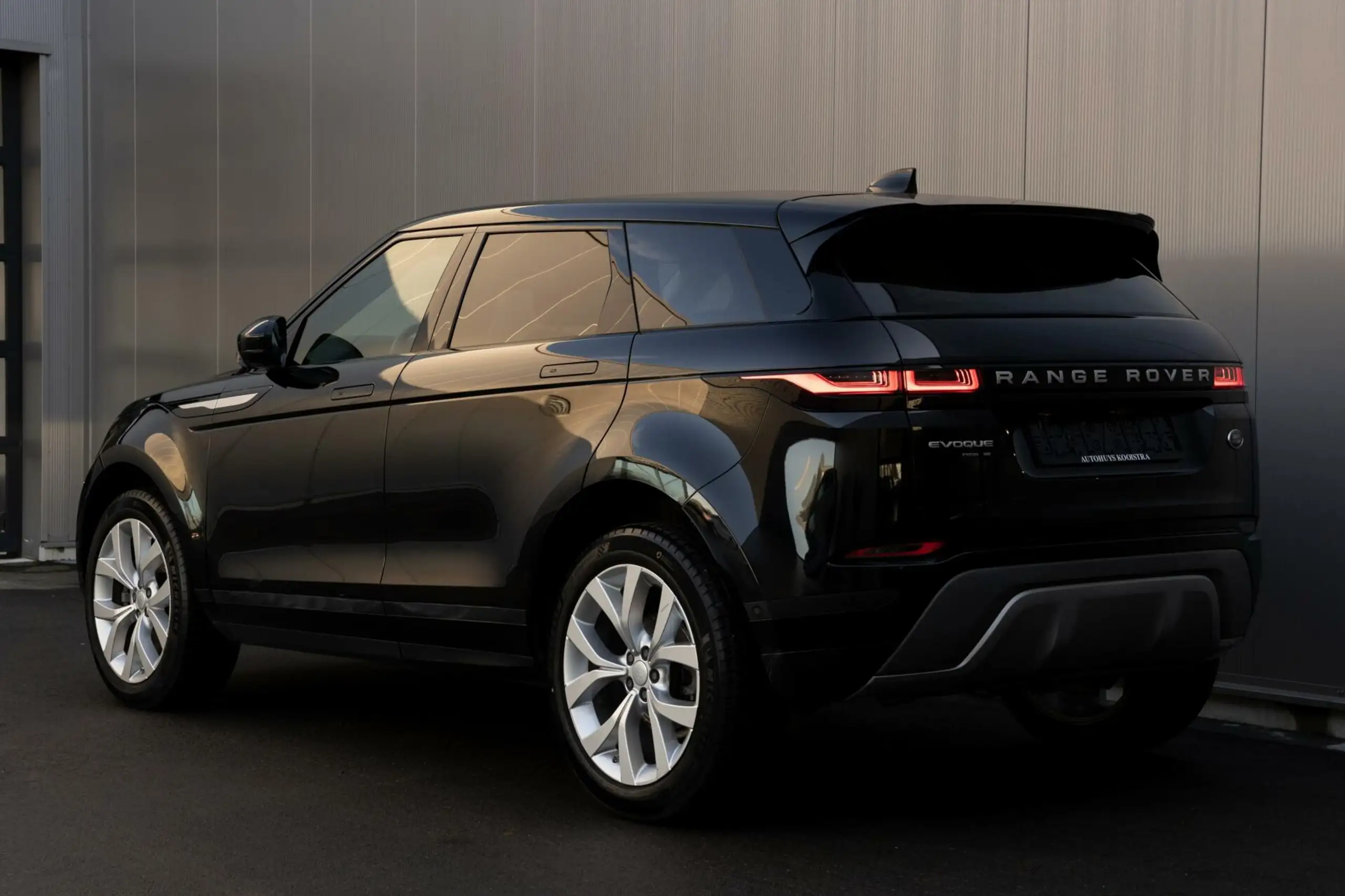 Land Rover - Range Rover Evoque