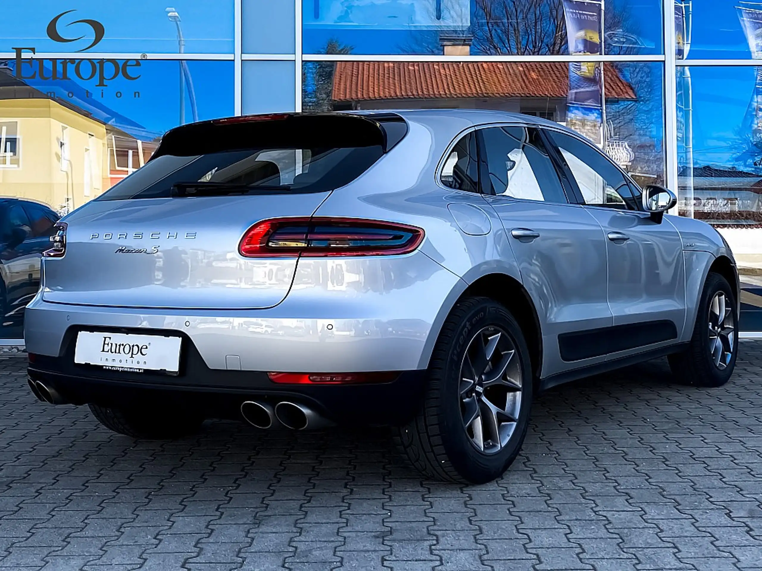 Porsche - Macan