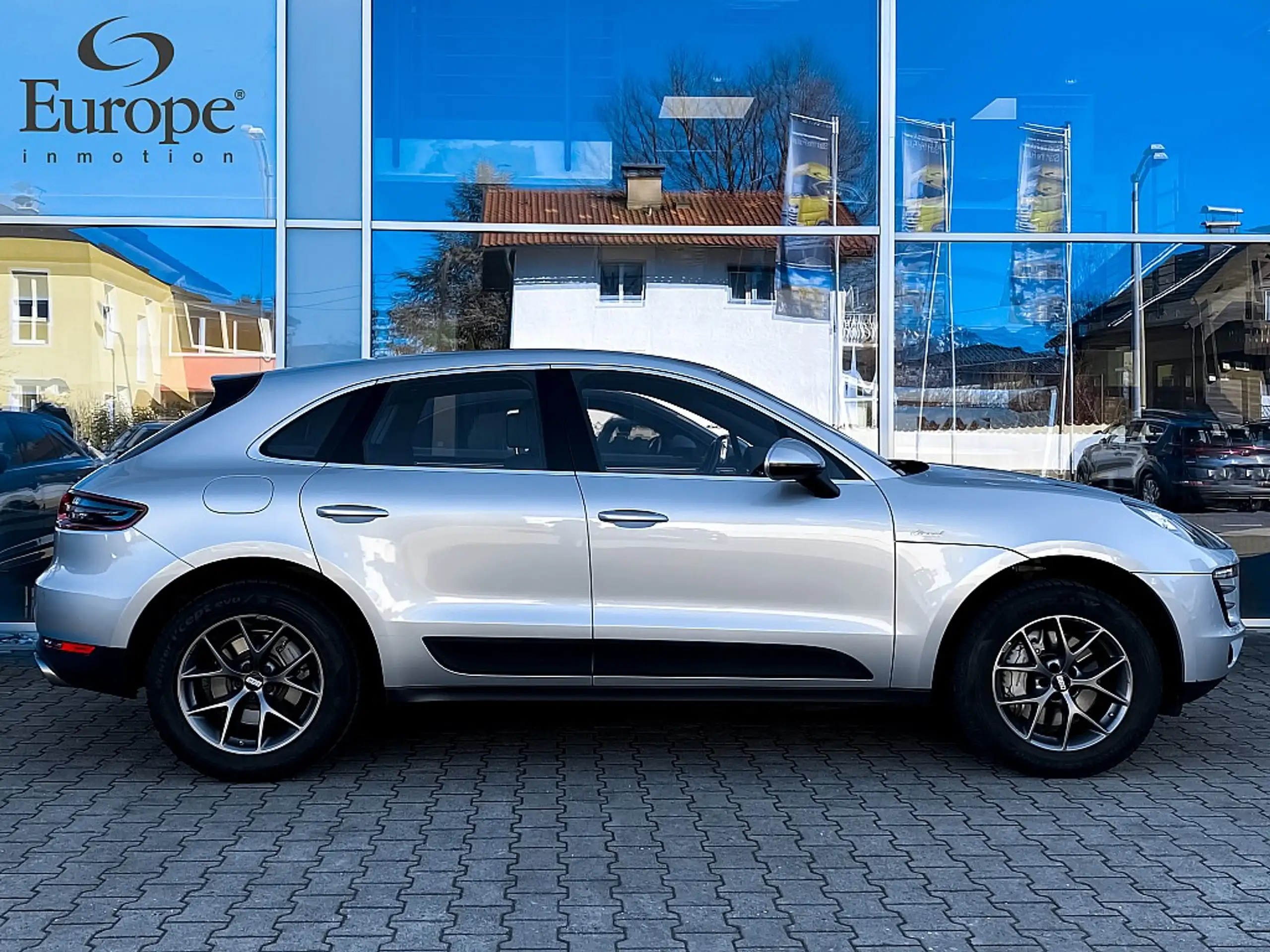 Porsche - Macan