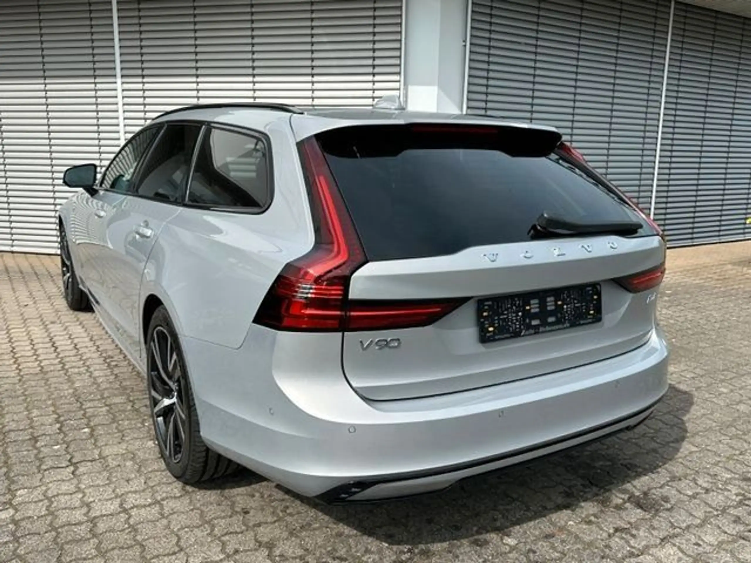 Volvo - V90