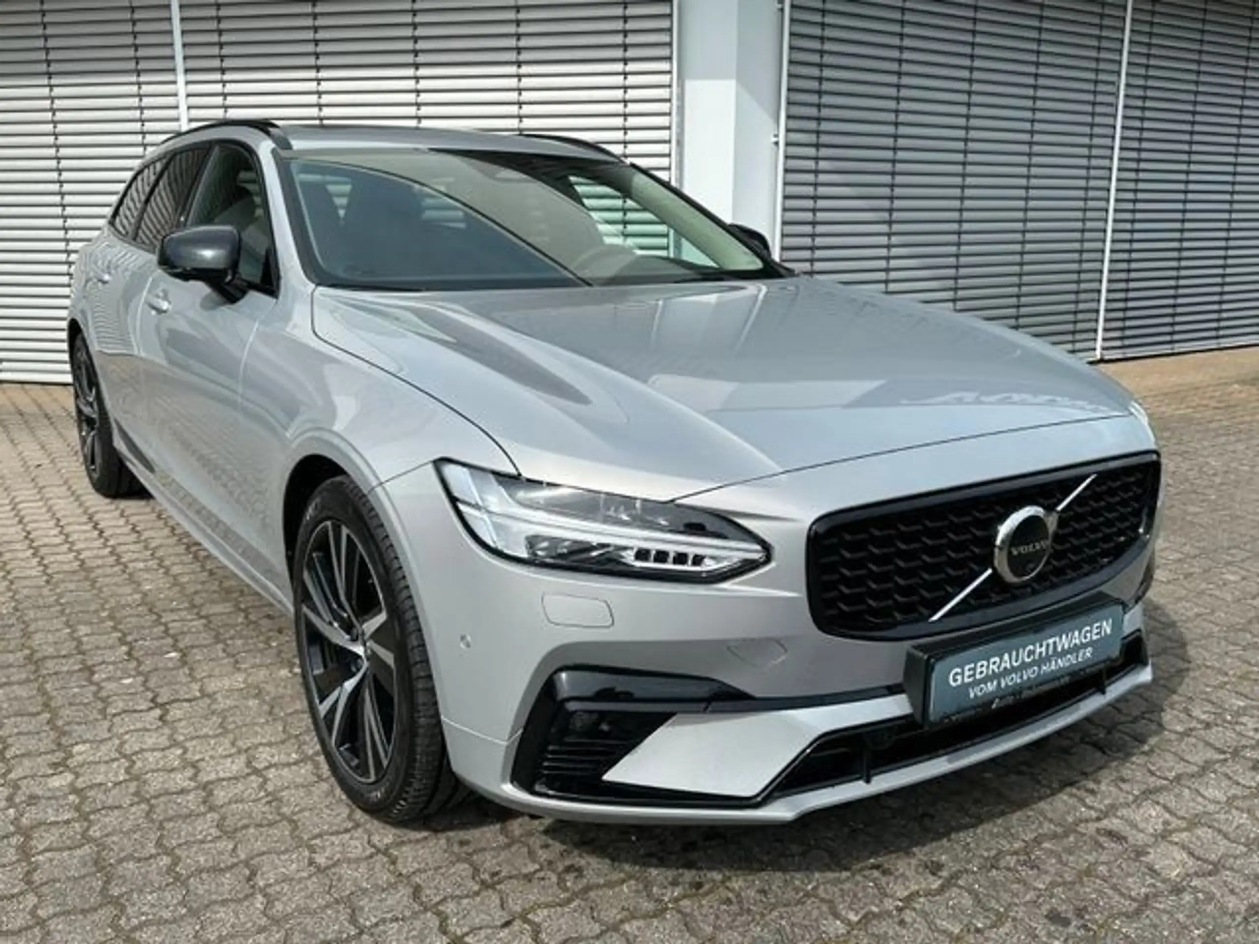 Volvo - V90