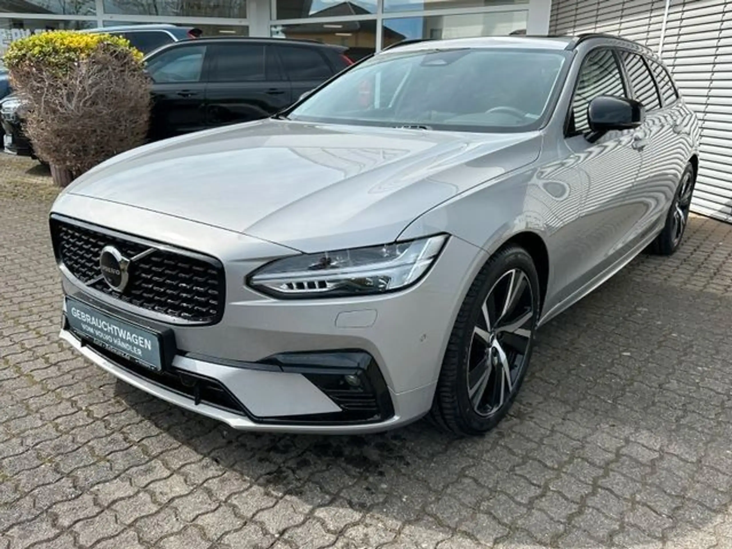 Volvo - V90