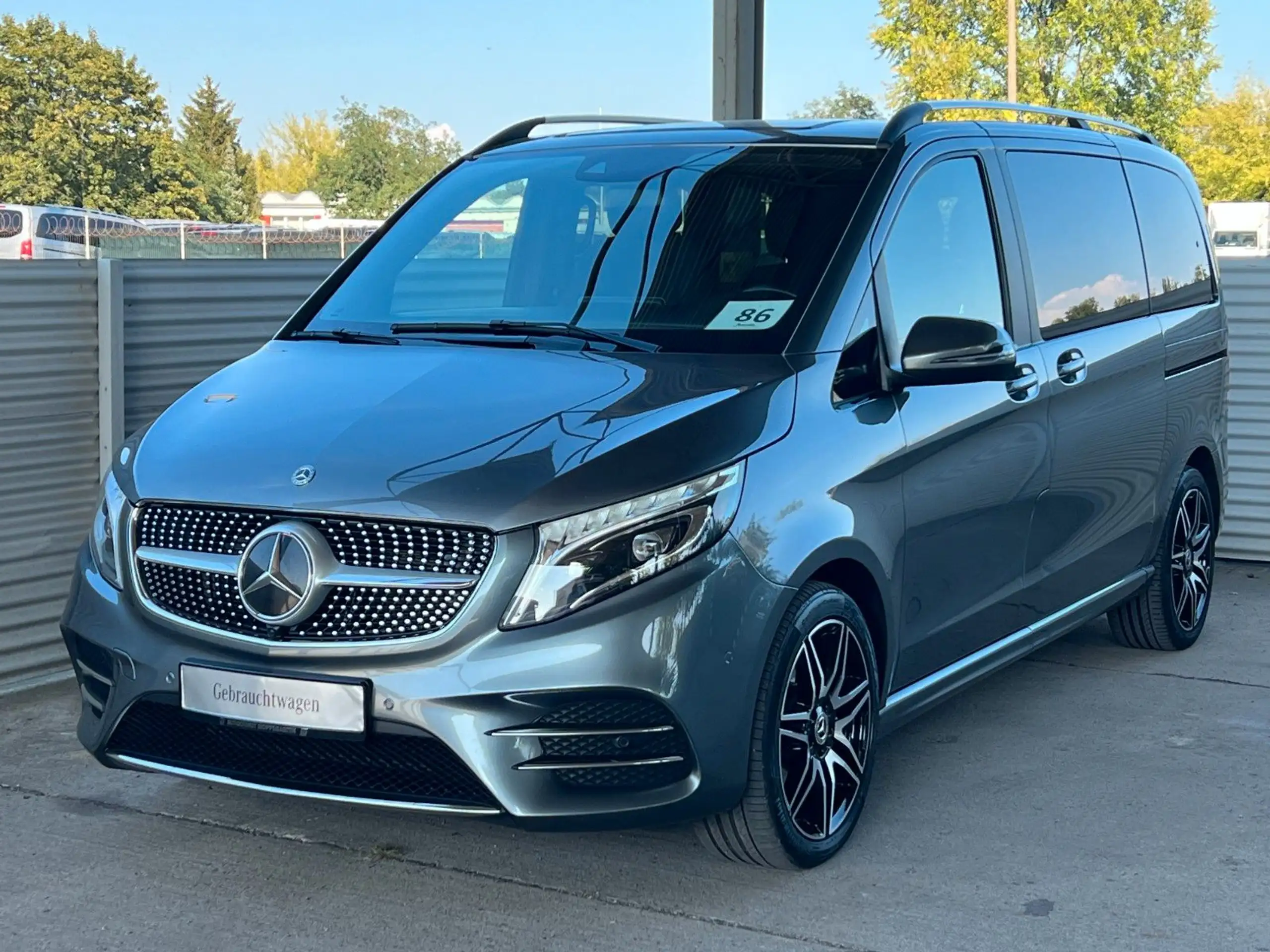 Mercedes-Benz - V 250