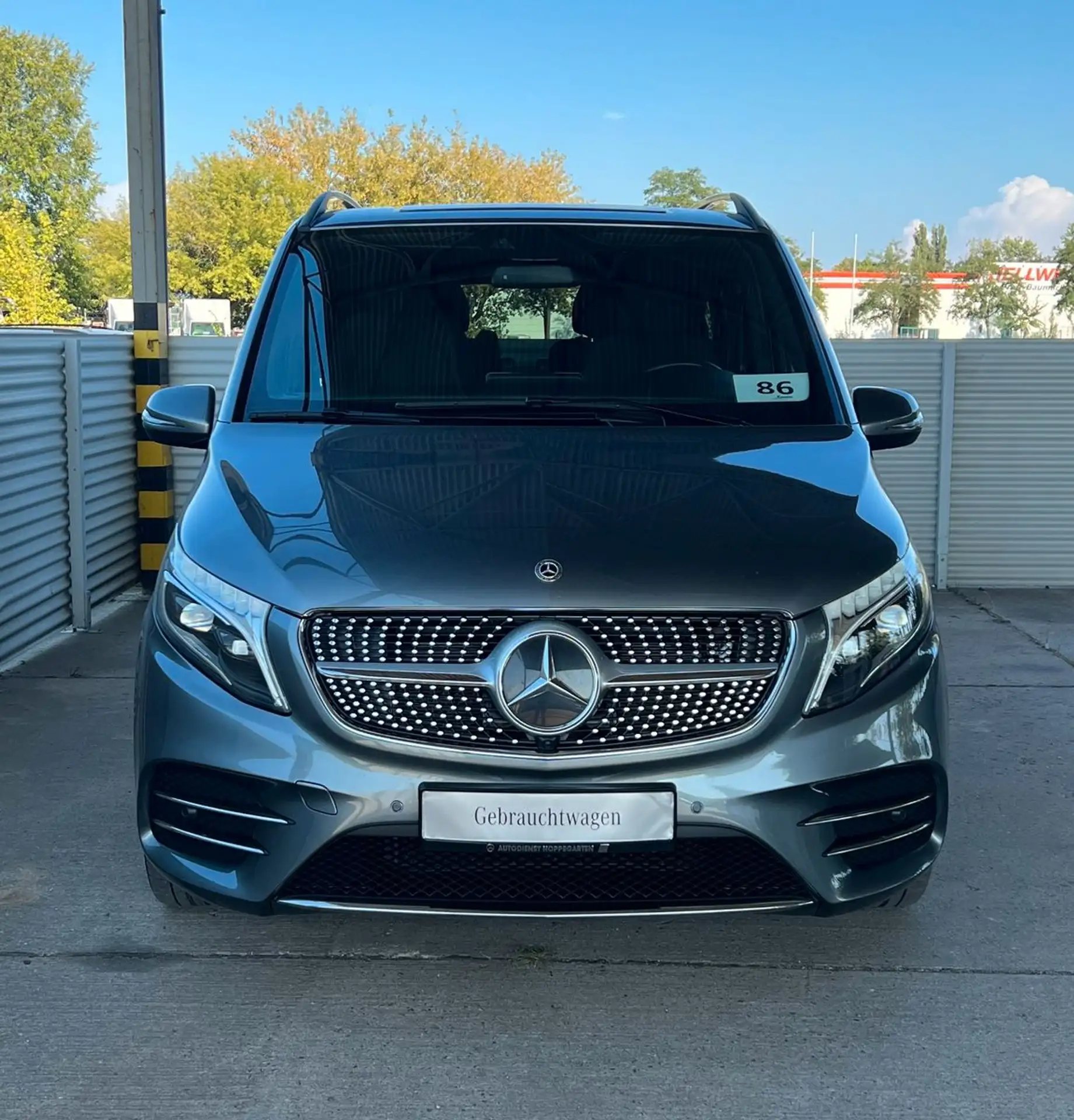 Mercedes-Benz - V 250