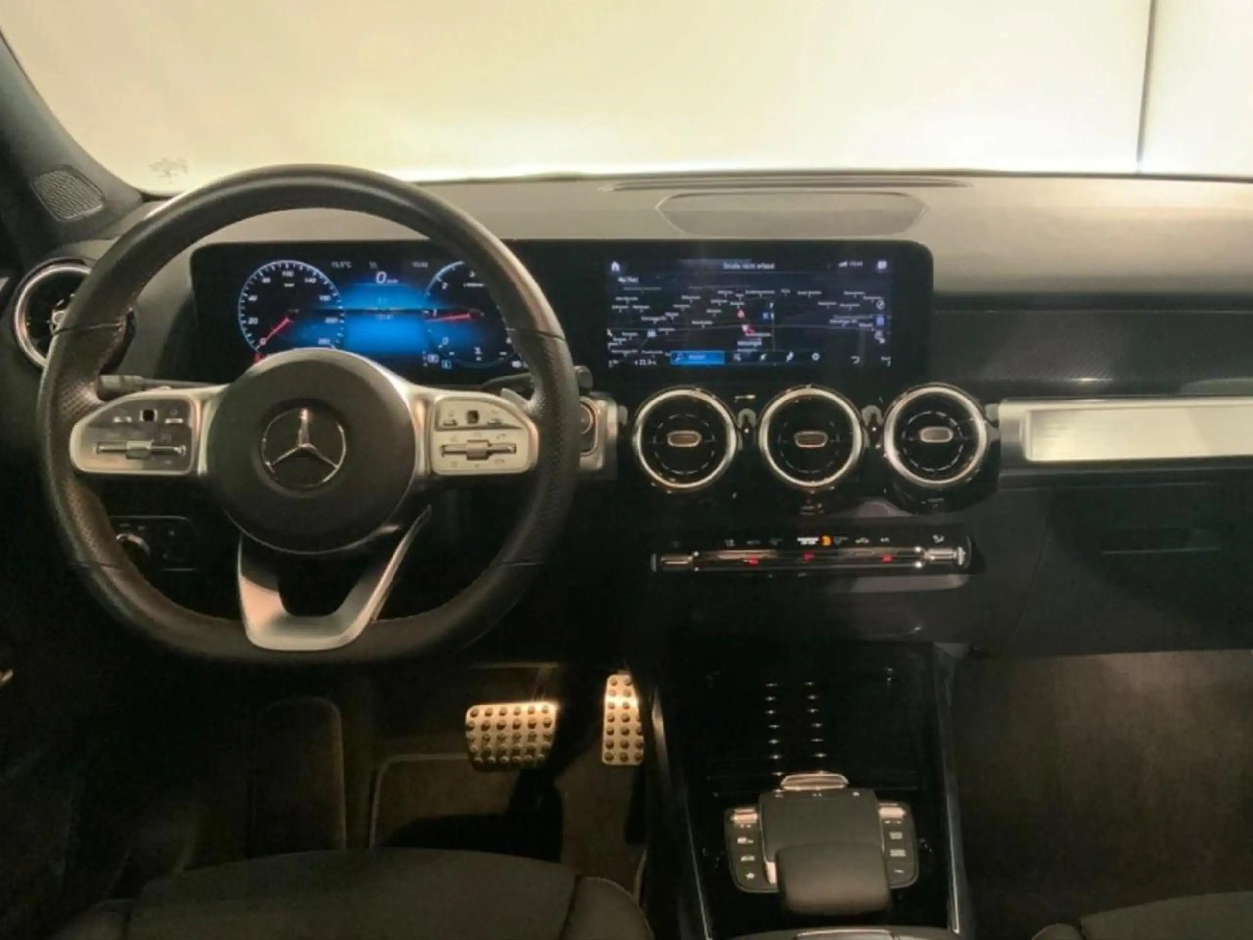 Mercedes-Benz - GLB 200