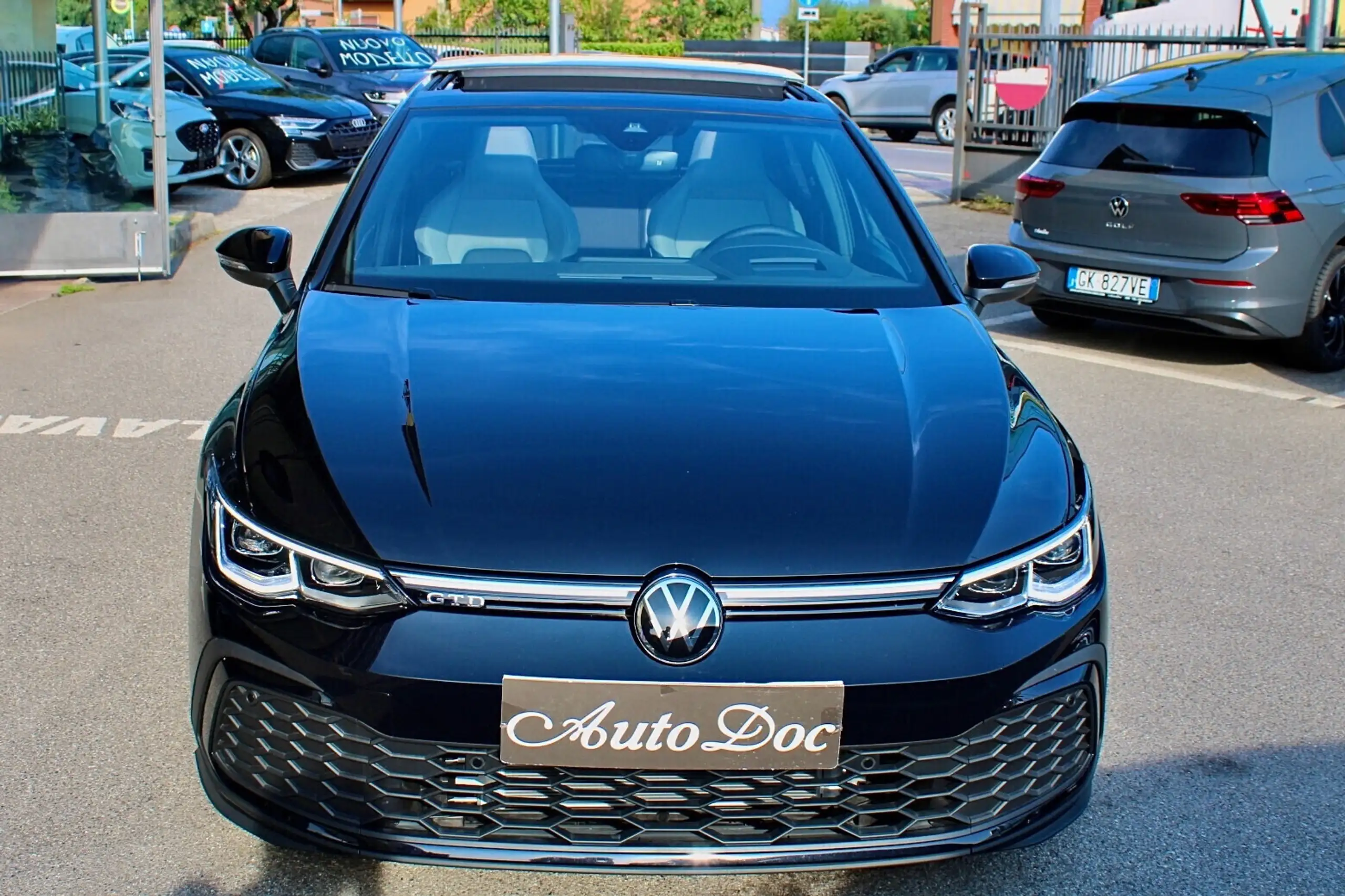 Volkswagen - Golf