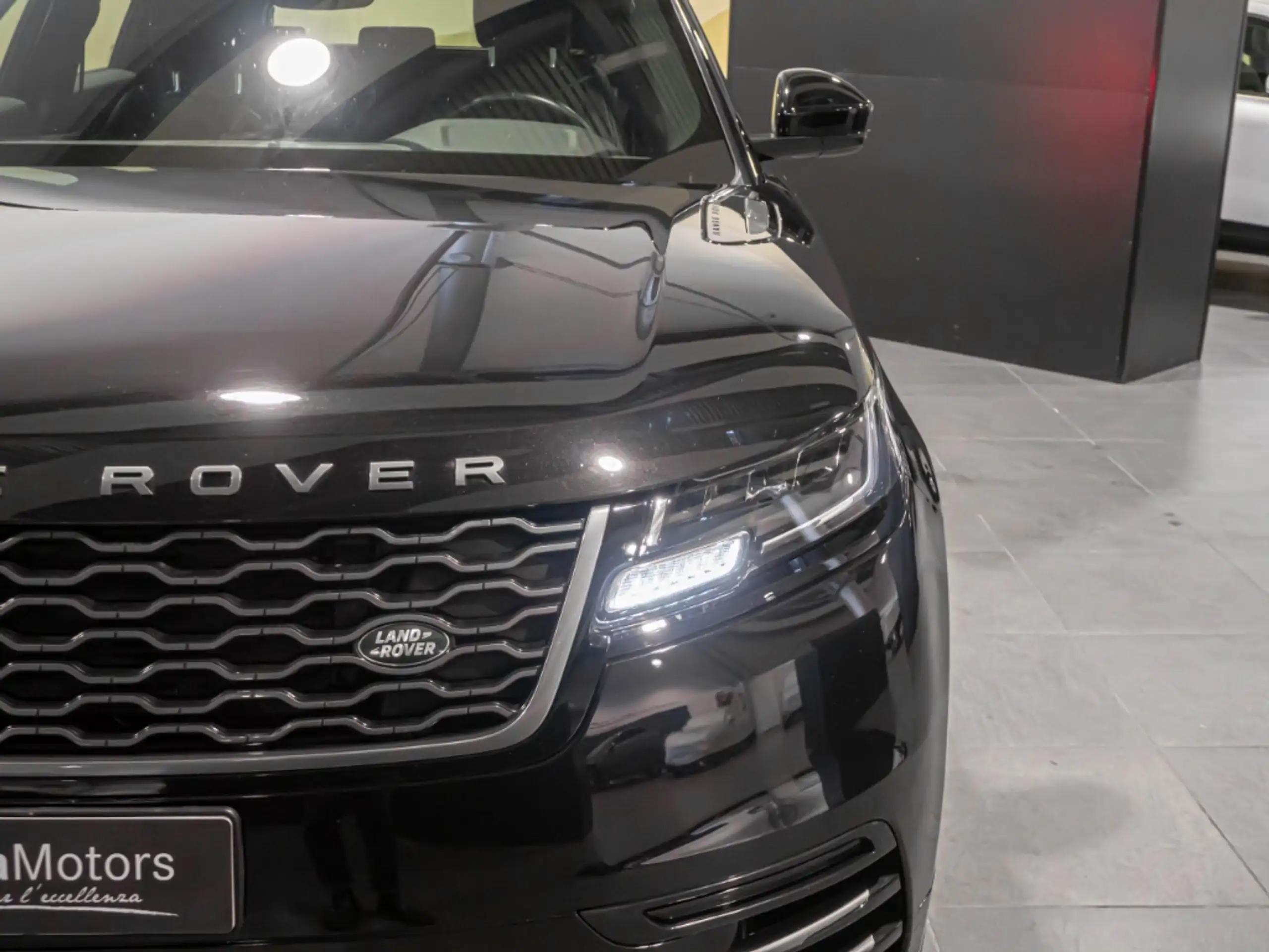 Land Rover - Range Rover Velar