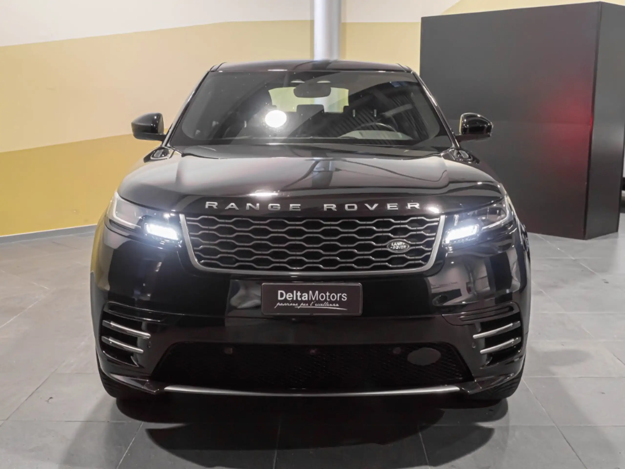 Land Rover - Range Rover Velar