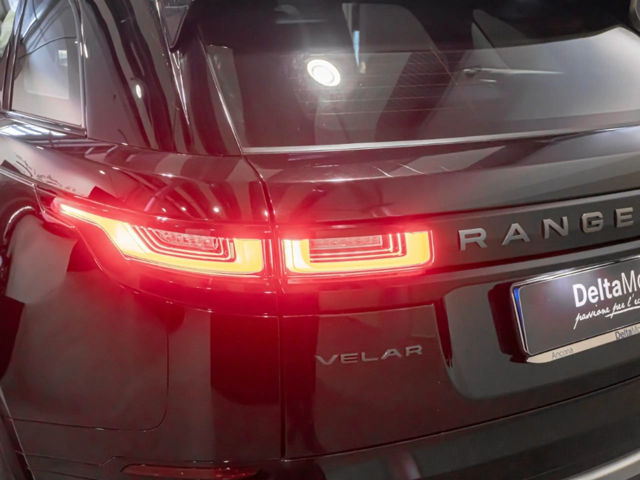 Land Rover - Range Rover Velar