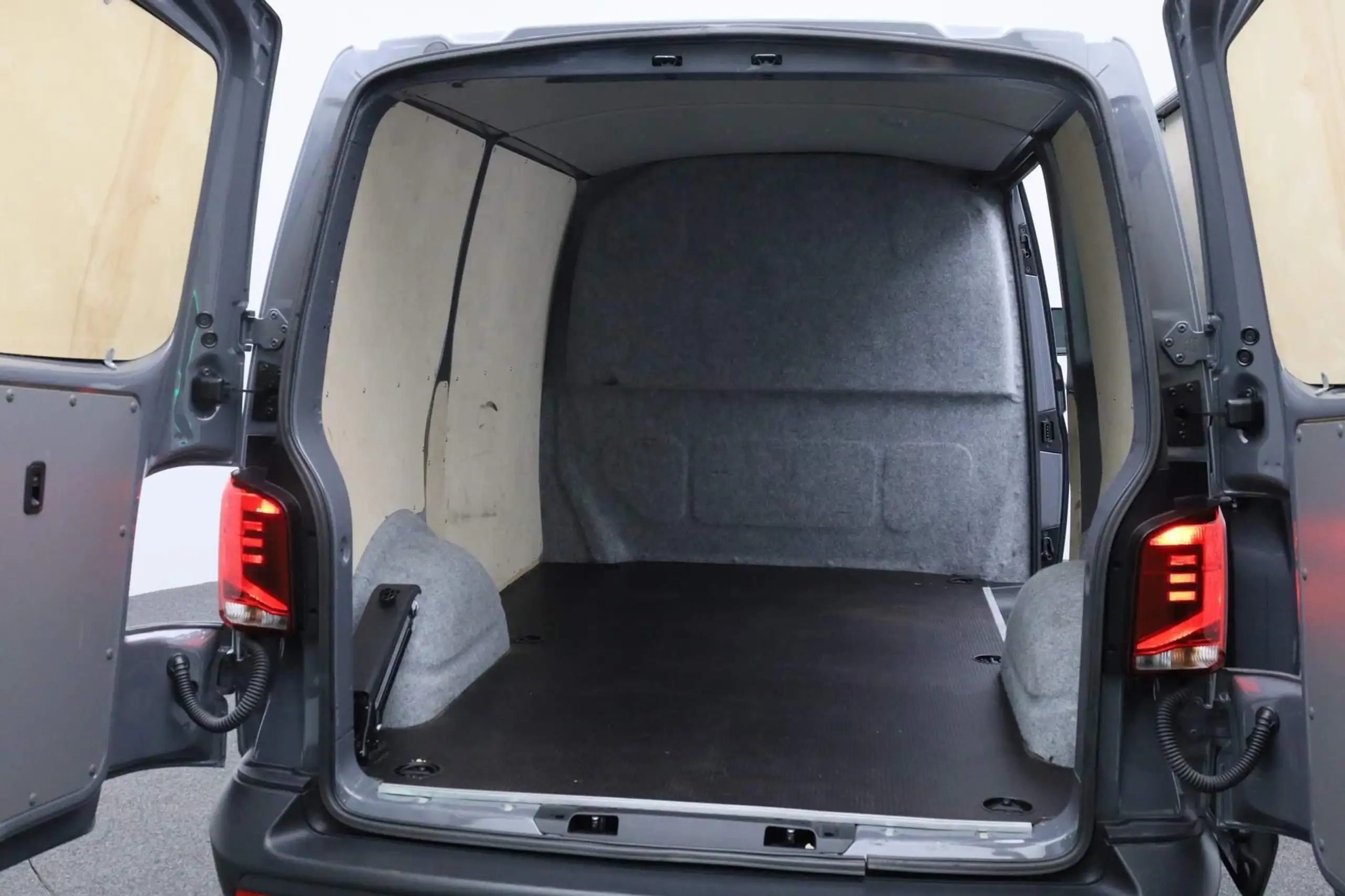 Volkswagen - T6.1 Transporter