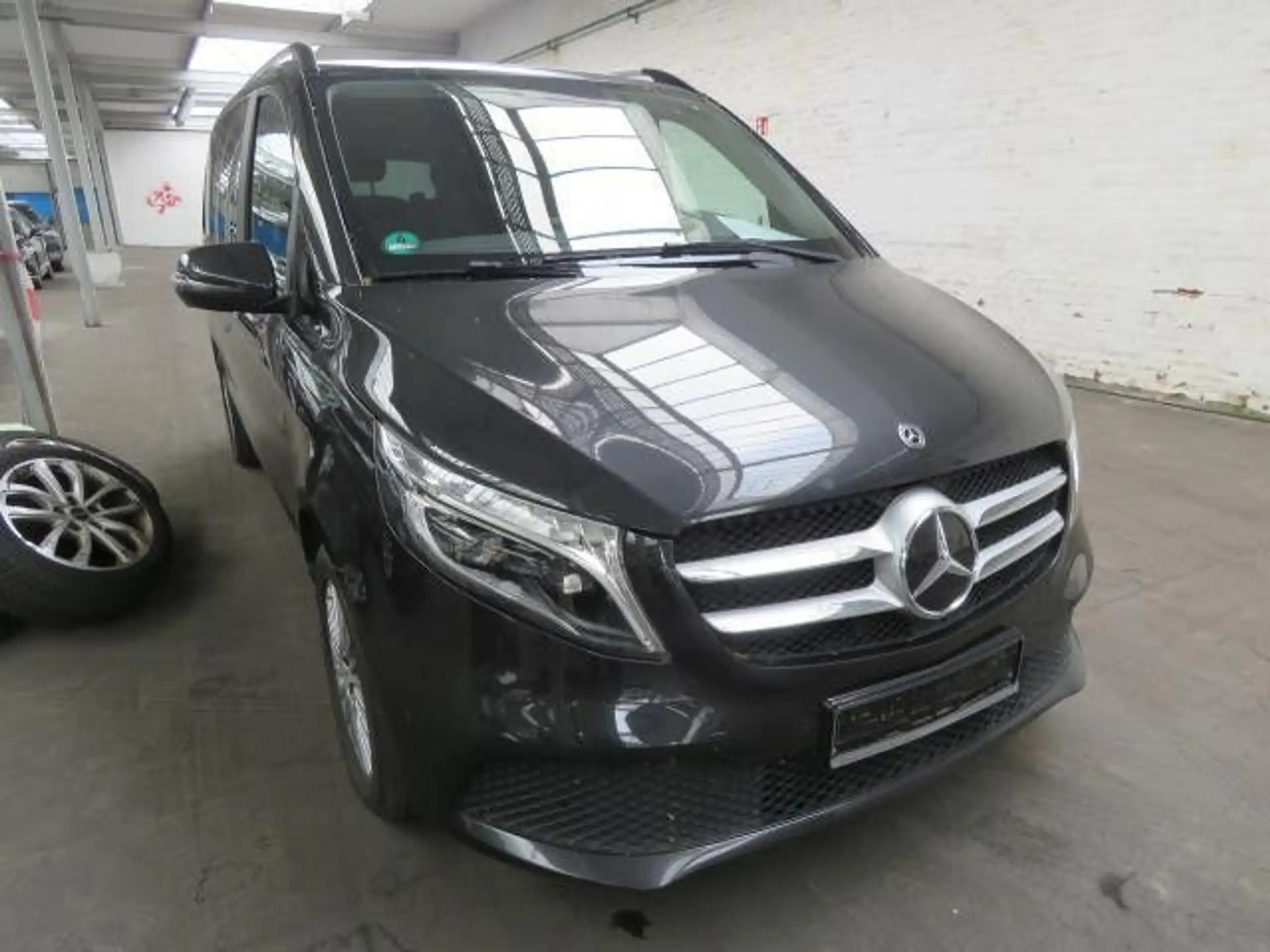 Mercedes-Benz - V 250