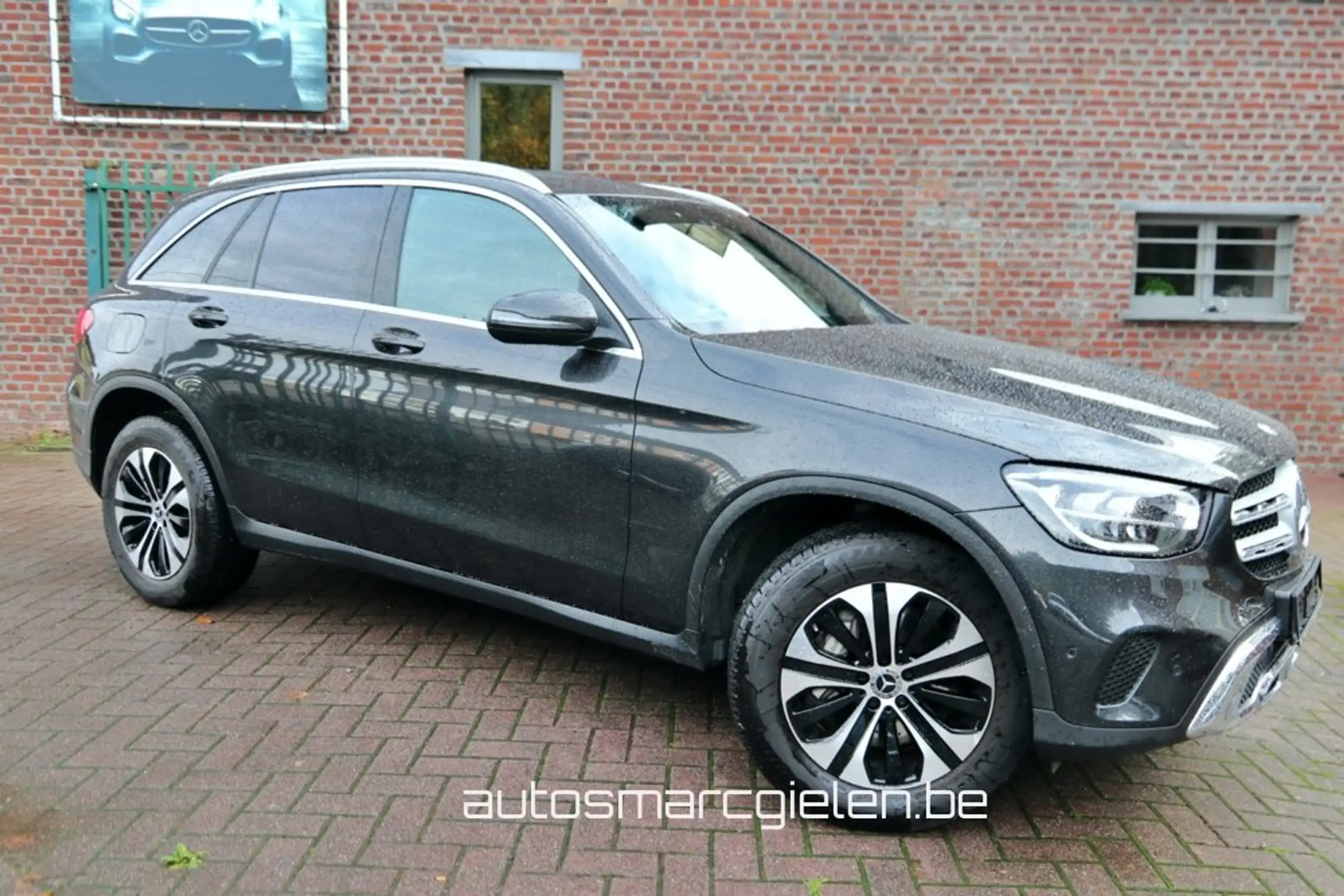 Mercedes-Benz - GLC 300