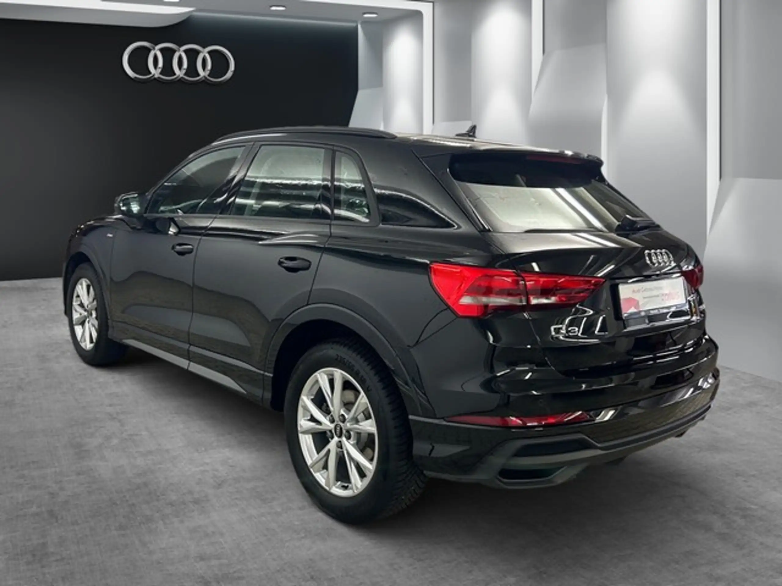 Audi - Q3