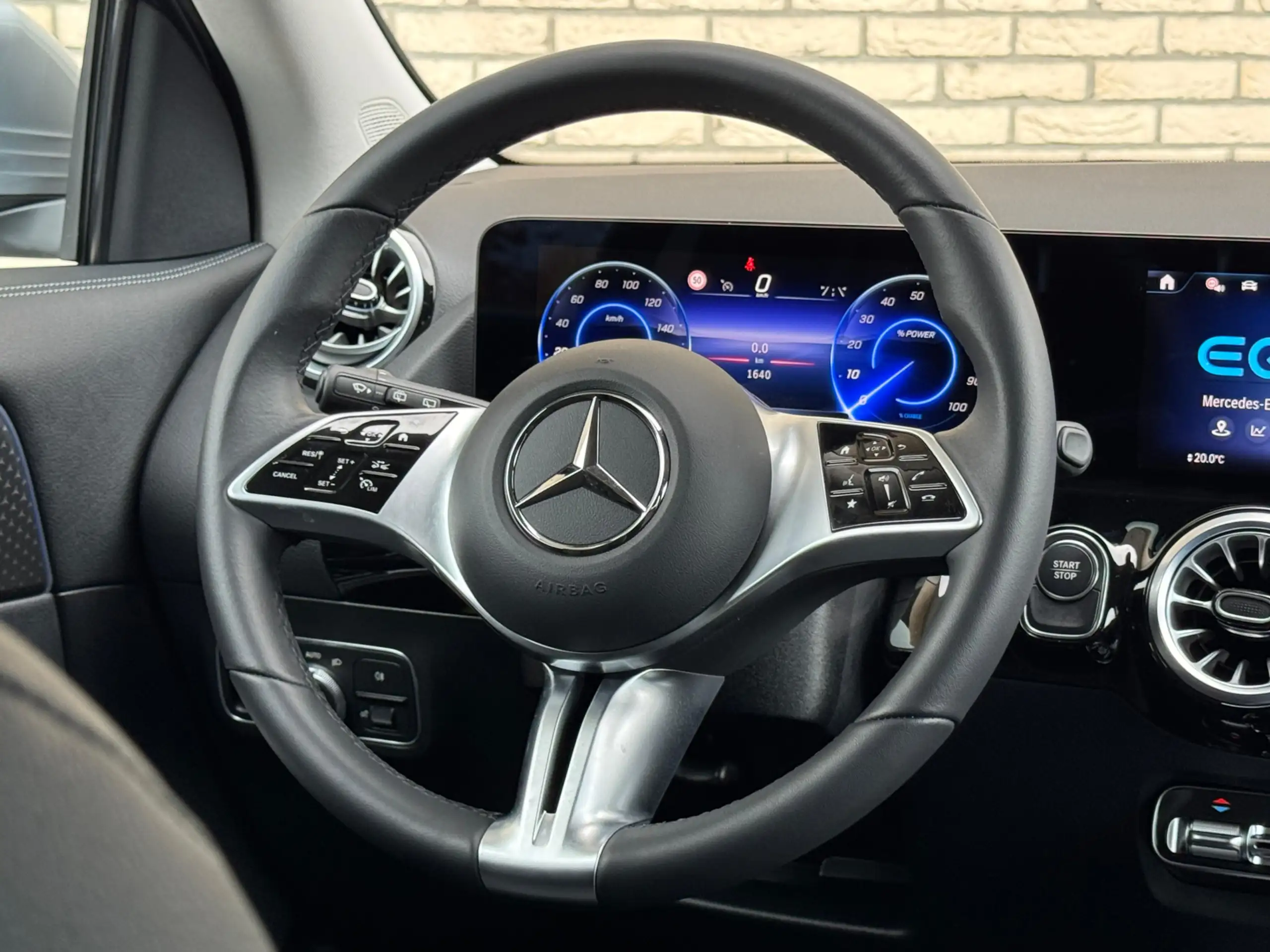 Mercedes-Benz - EQA