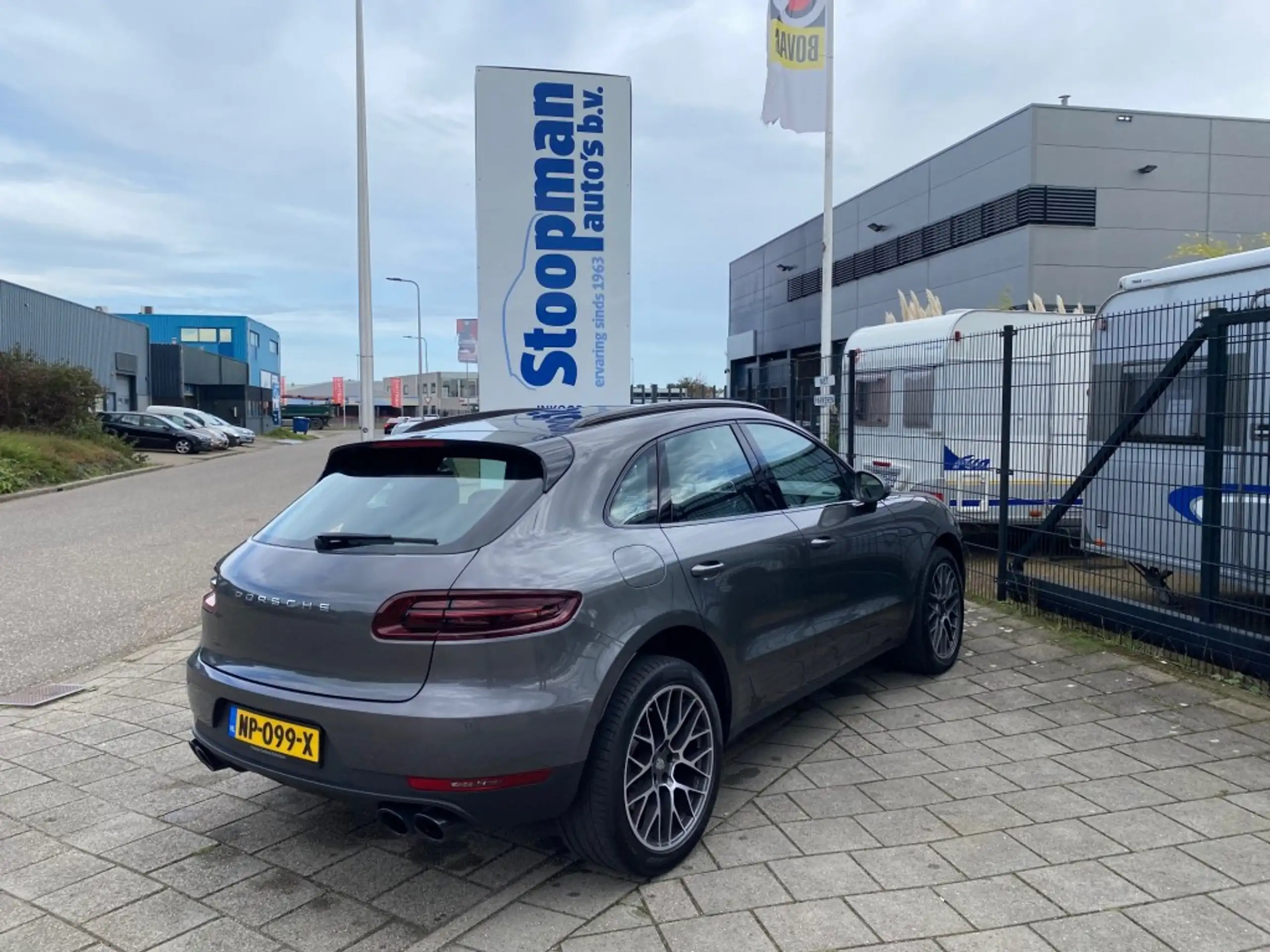 Porsche - Macan