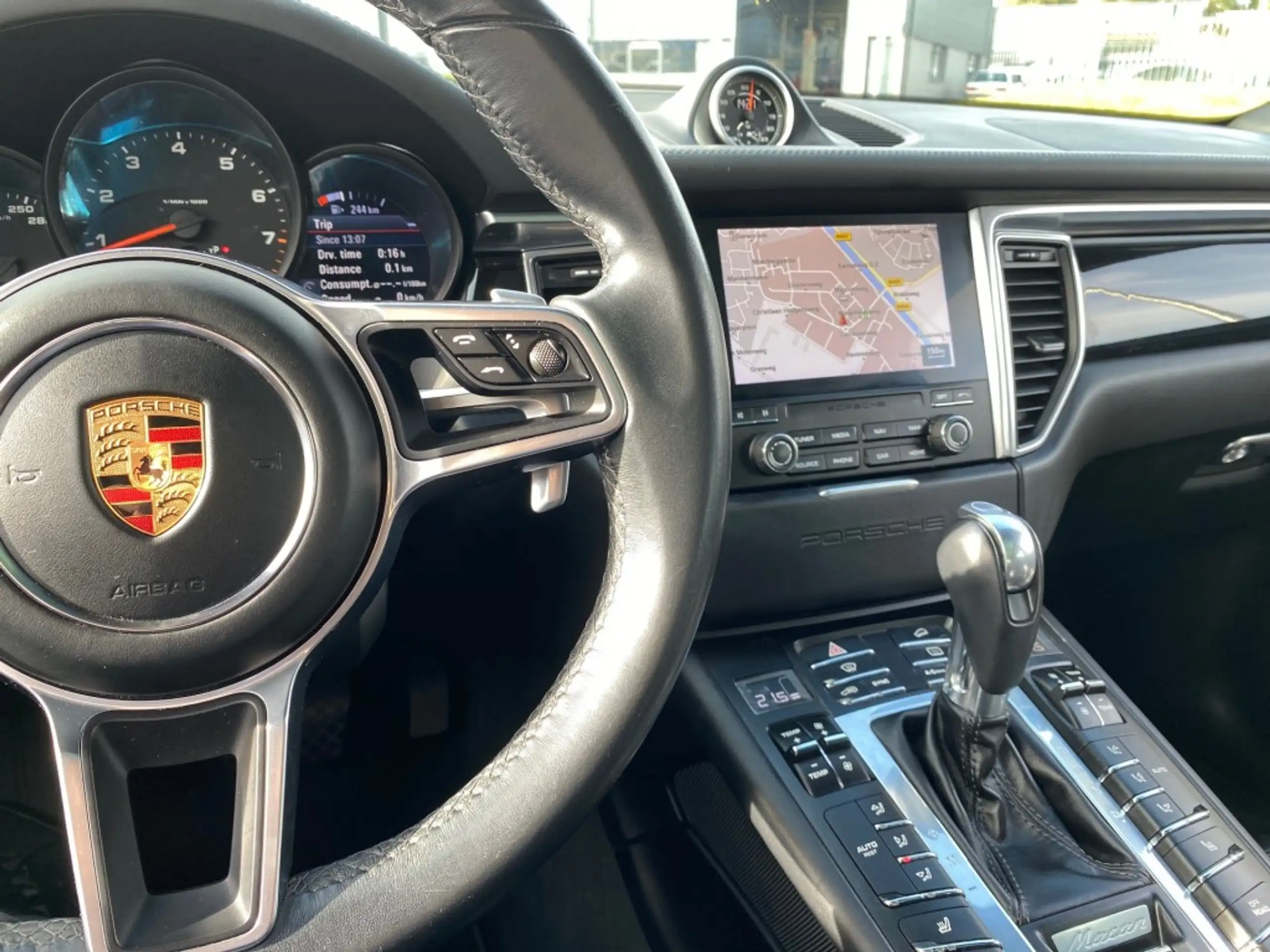 Porsche - Macan