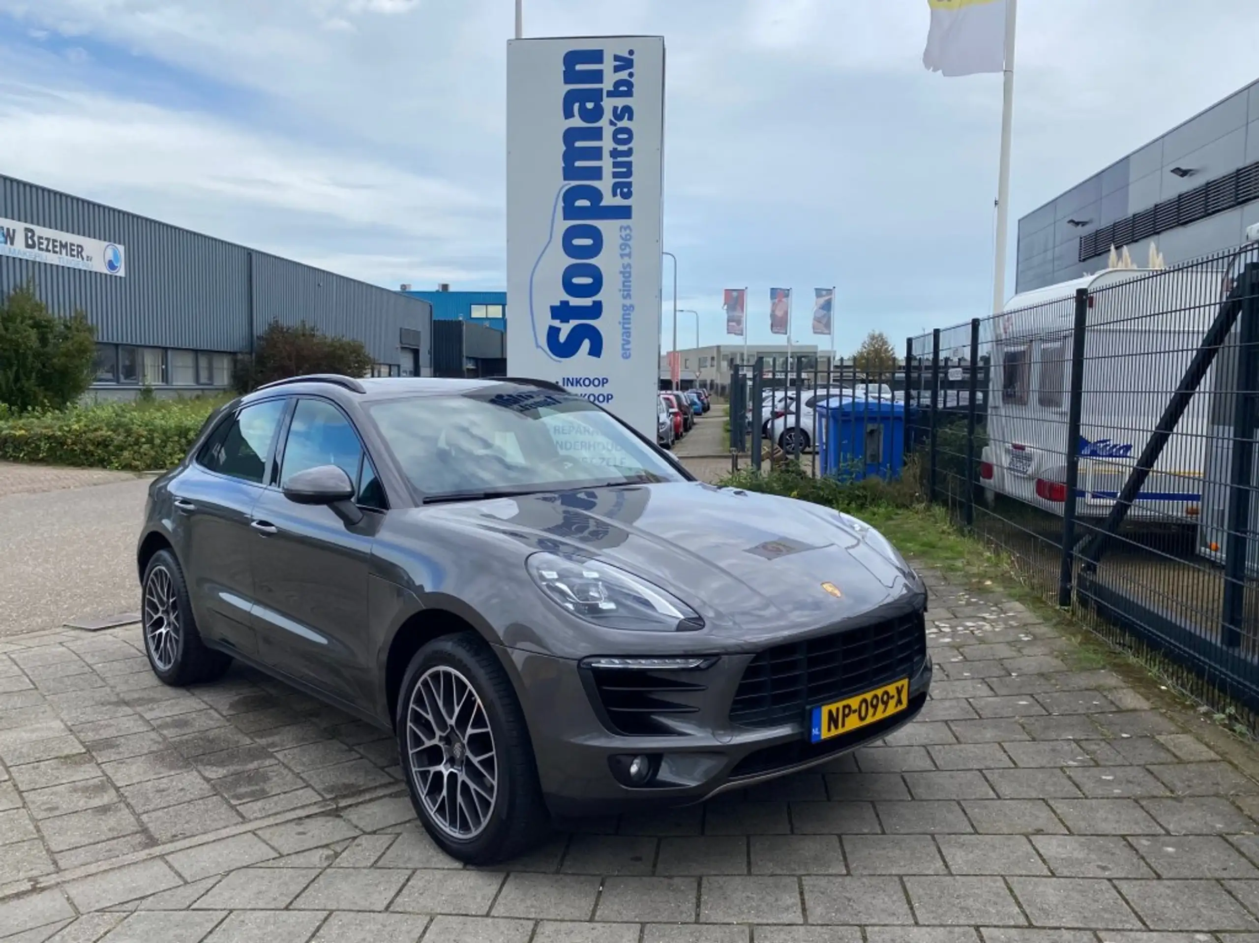 Porsche - Macan