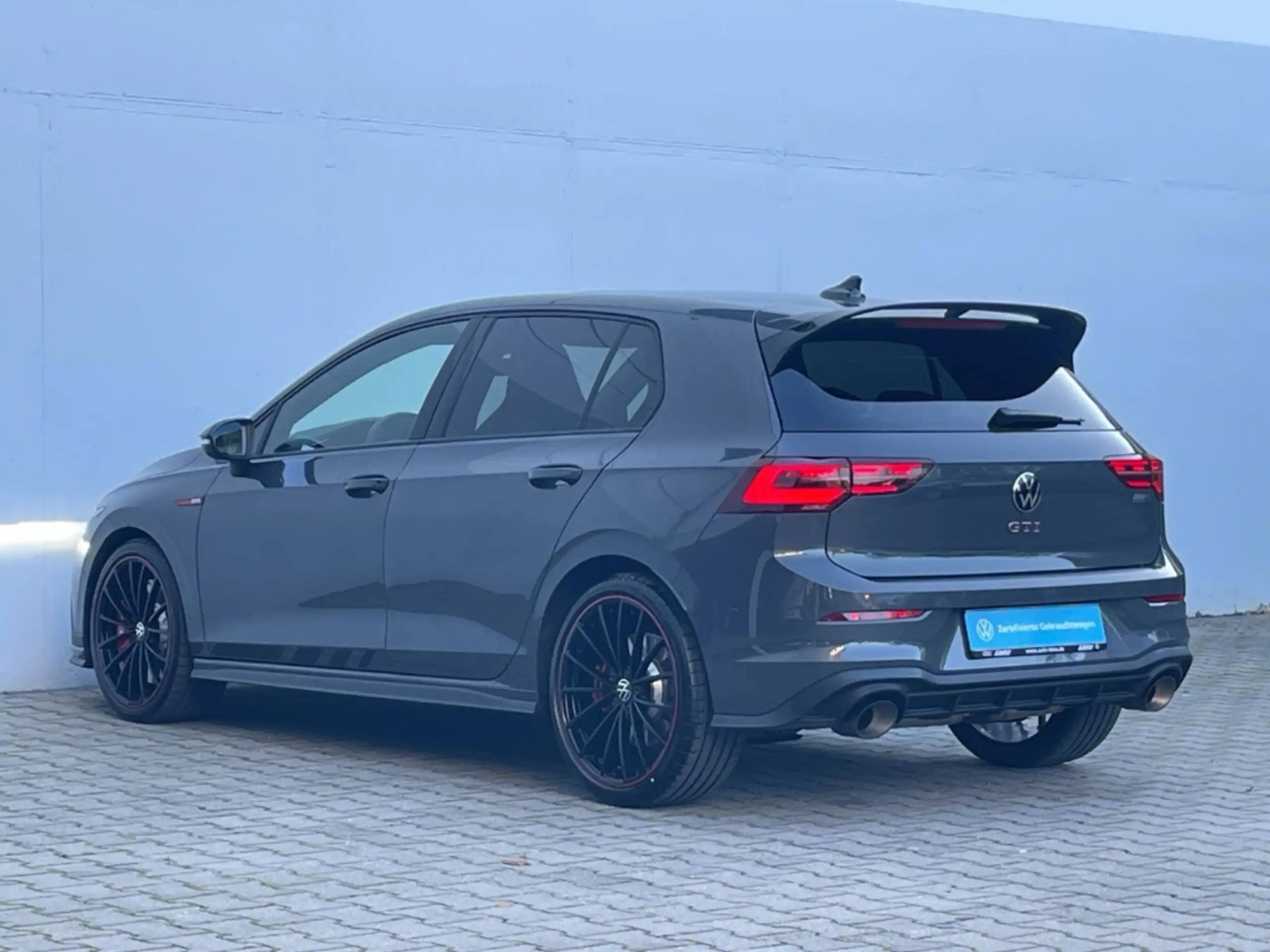 Volkswagen - Golf GTI