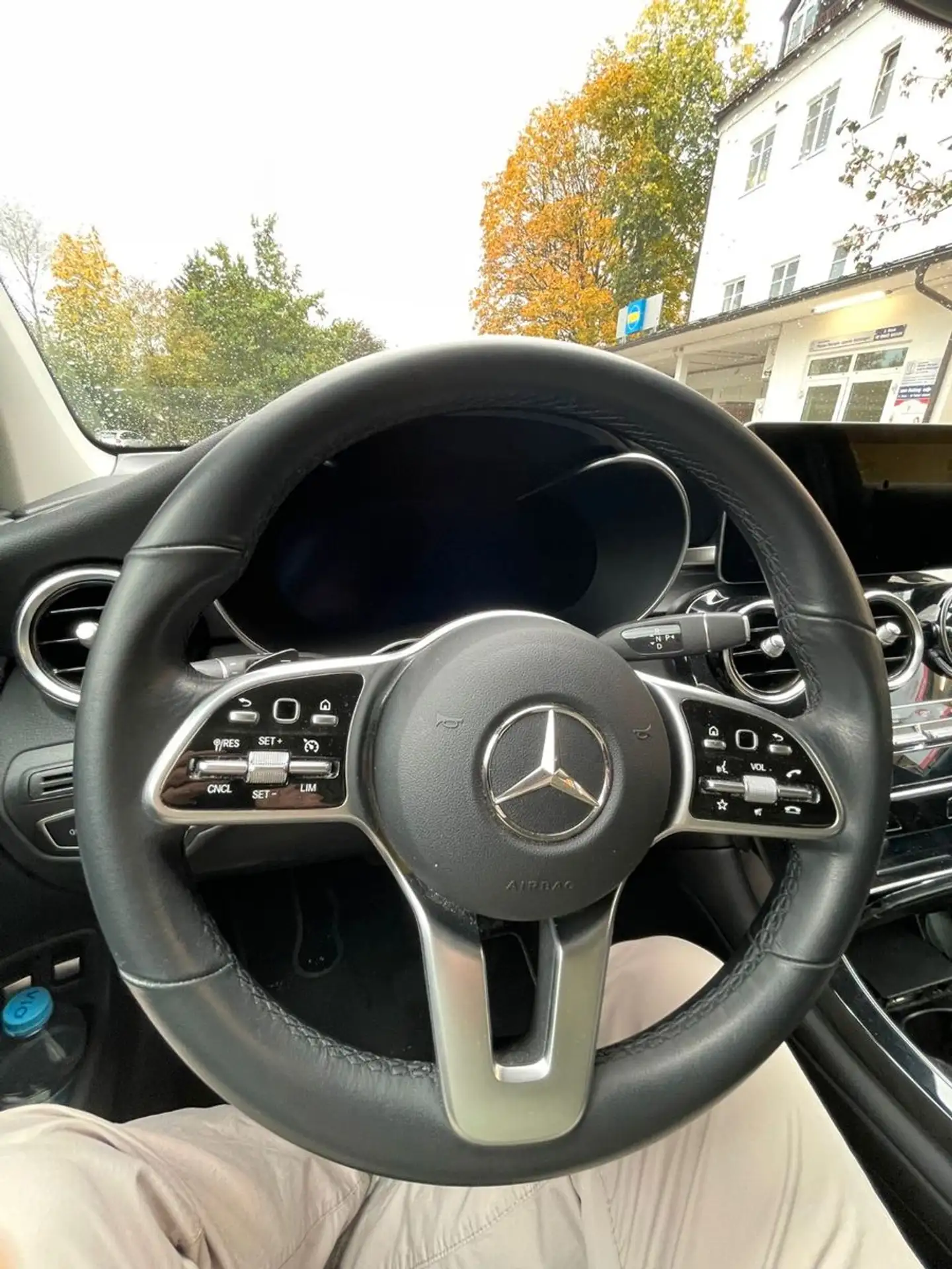 Mercedes-Benz - GLC 300