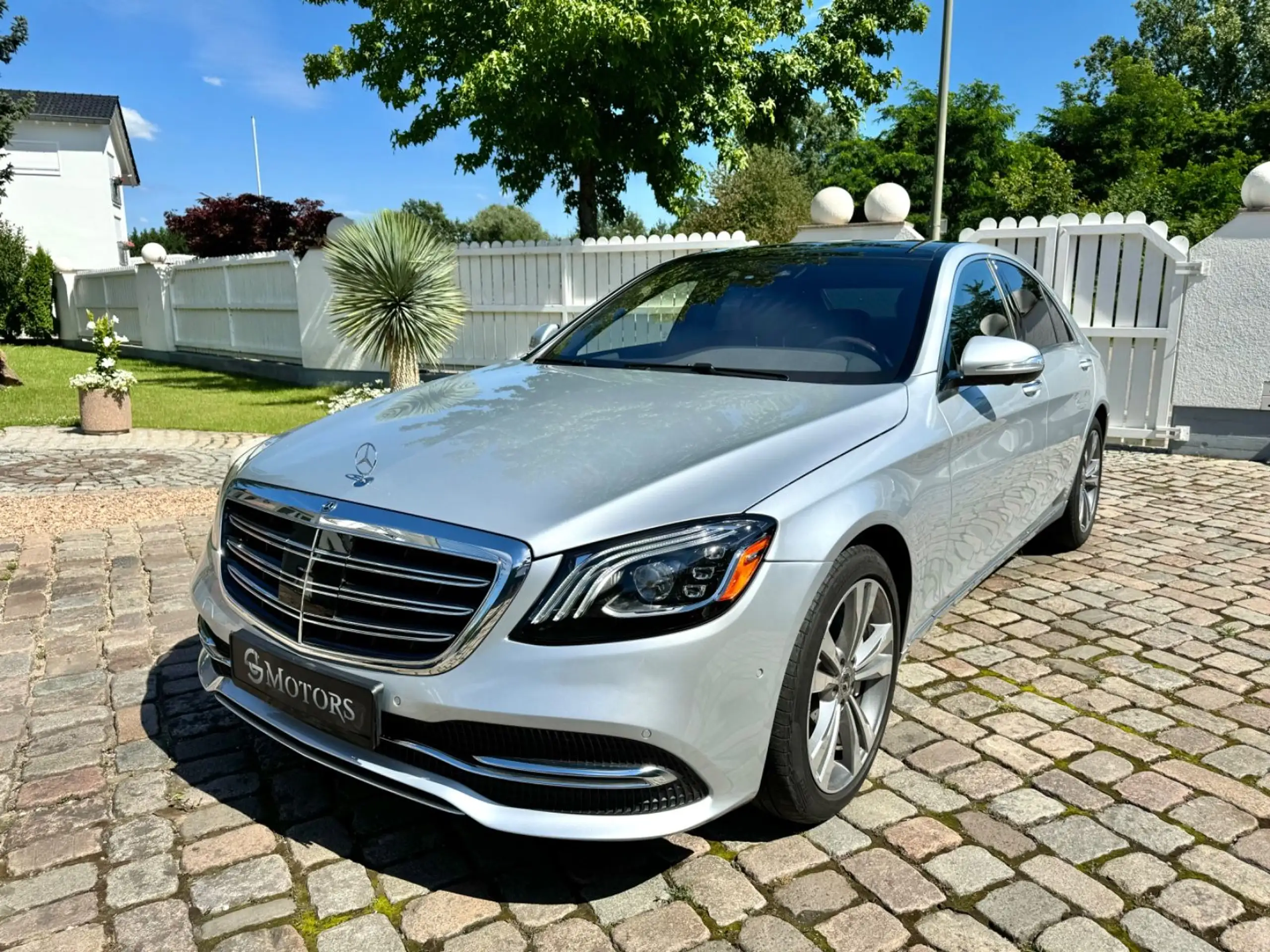 Mercedes-Benz - S 560